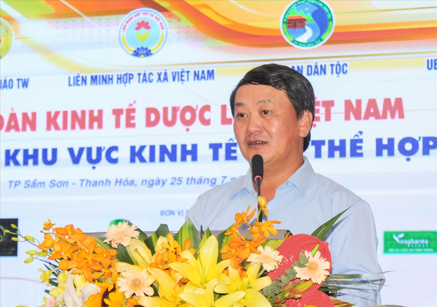 Ủy viên Ban Chấp hành Trung ương Đảng, Bộ Trưởng, Chủ nhiệm UBDT Hầu A Lềnh phát biểu tại diễn đàn