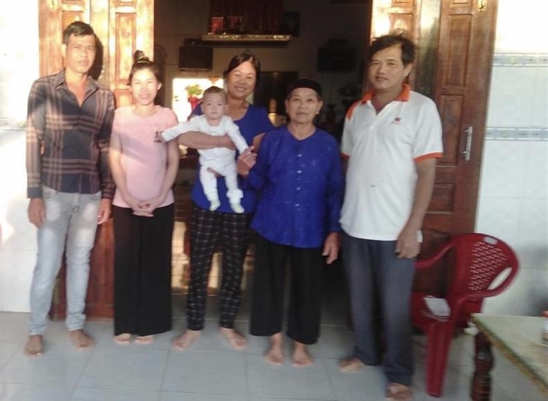 Gia đình ông Lương Văn Trường có đến 4 thế hệ đều chung sống trong một mái nhà hoà thuận, đầm ấm (Ảnh NV)