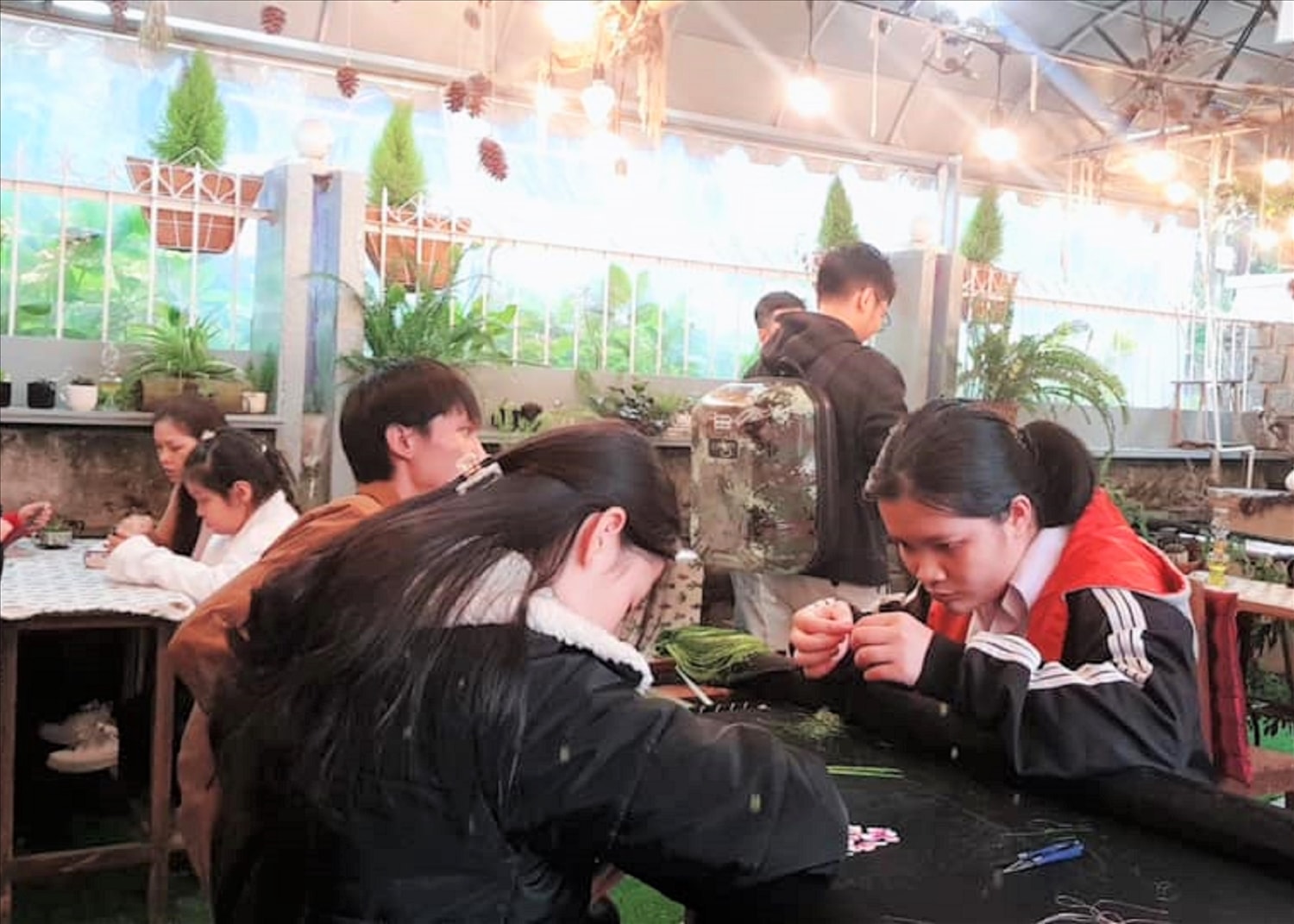 Lặng Art là nơi các bạn khiếm thính làm việc. 