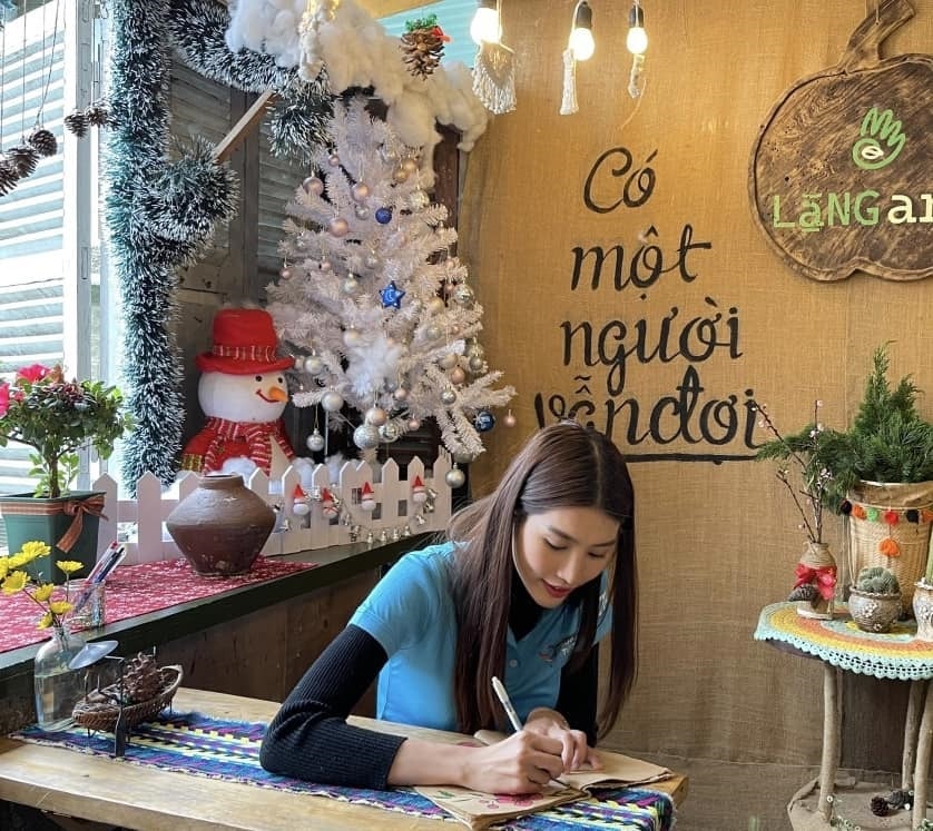  Chế Nguyễn Quỳnh Châu, Á hậu 1 Miss Grand Vietnam - Hoa hậu Hòa bình Việt Nam để lại lưu bút khi đến Lặng