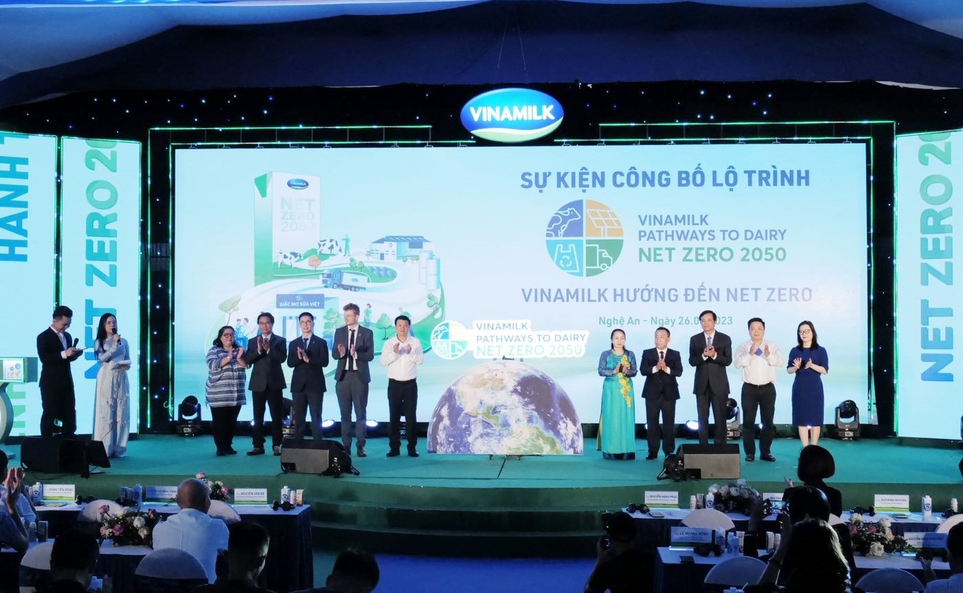 Nhà máy và trang trại đạt trung hòa carbon là những thành tựu đầu tiên trên hành trình Net Zero 2050 của Vinamilk