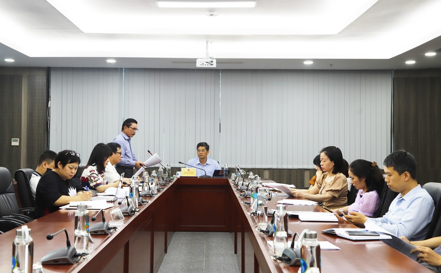 Quang cảnh cuộc họp Quang cảnh cuộc họp