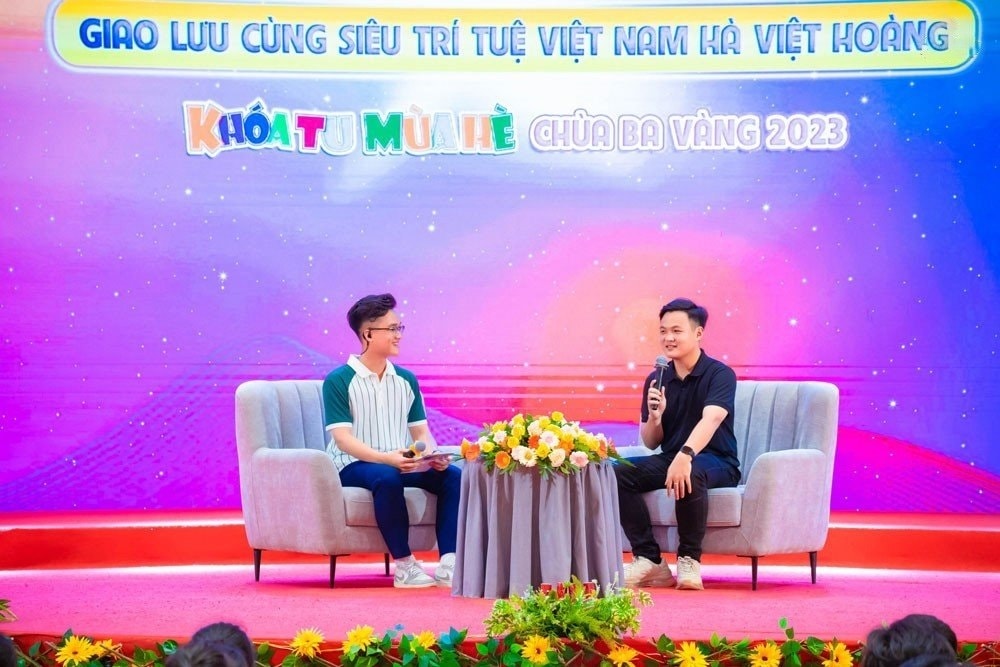 Bạn Hà Việt Hoàng, chàng trai “siêu trí tuệ”- một trong 10 gương mặt trẻ tiêu biểu của Thủ đô Hà Nội năm 2019 giao lưu, chia sẻ với khóa sinh tại Khóa tu mùa Hè Bạn Hà Việt Hoàng, chàng trai “siêu trí tuệ”- một trong 10 gương mặt trẻ tiêu biểu của Thủ đô Hà Nội năm 2019 giao lưu, chia sẻ với khóa sinh tại Khóa tu mùa Hè