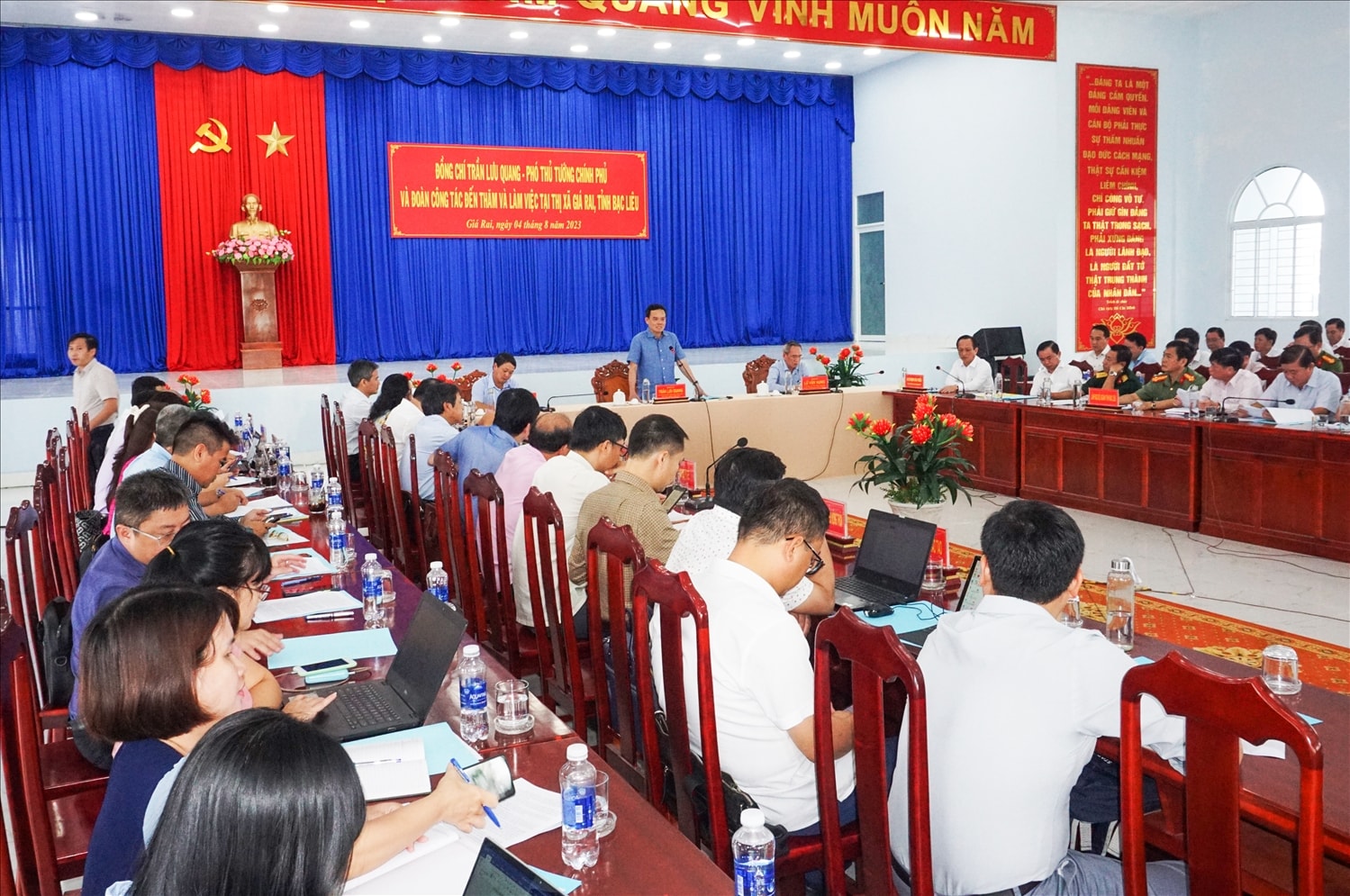 Toàn cảnh buổi làm việc  