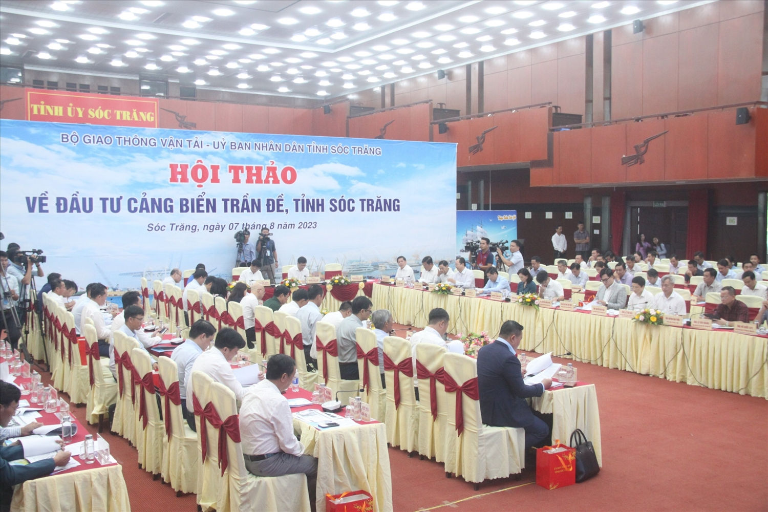 Toàn cảnh hội thảo Đầu tư cảng biển Trần Đề, tỉnh Sóc Trăng Toàn cảnh hội thảo Đầu tư cảng biển Trần Đề, tỉnh Sóc Trăng