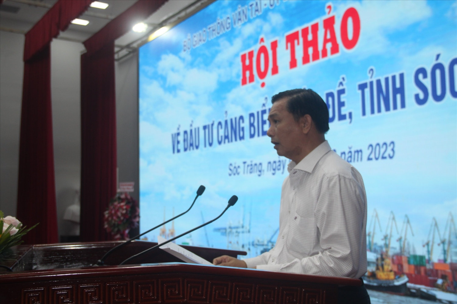 Ông Trần Văn Lâu - Phó Bí thư Tỉnh ủy, Chủ tịch UBND tỉnh Sóc Trăng phát biểu tại Hội thảo Ông Trần Văn Lâu - Phó Bí thư Tỉnh ủy, Chủ tịch UBND tỉnh Sóc Trăng phát biểu tại Hội thảo
