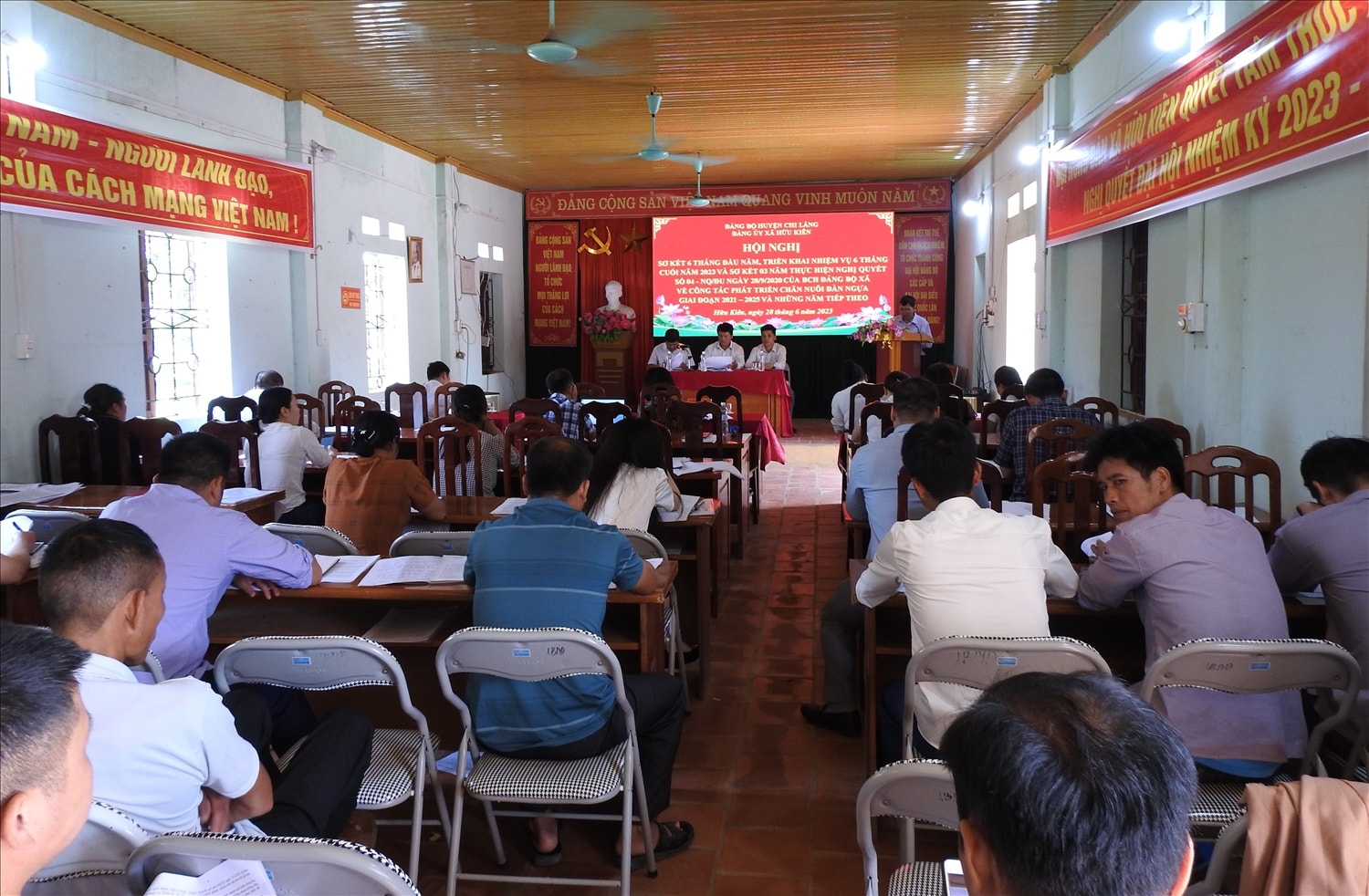 Hội nghị Sơ kết 6 tháng đầu năm 2023 của Đảng ủy xã Hữu Kiên Hội nghị Sơ kết 6 tháng đầu năm 2023 của Đảng ủy xã Hữu Kiên