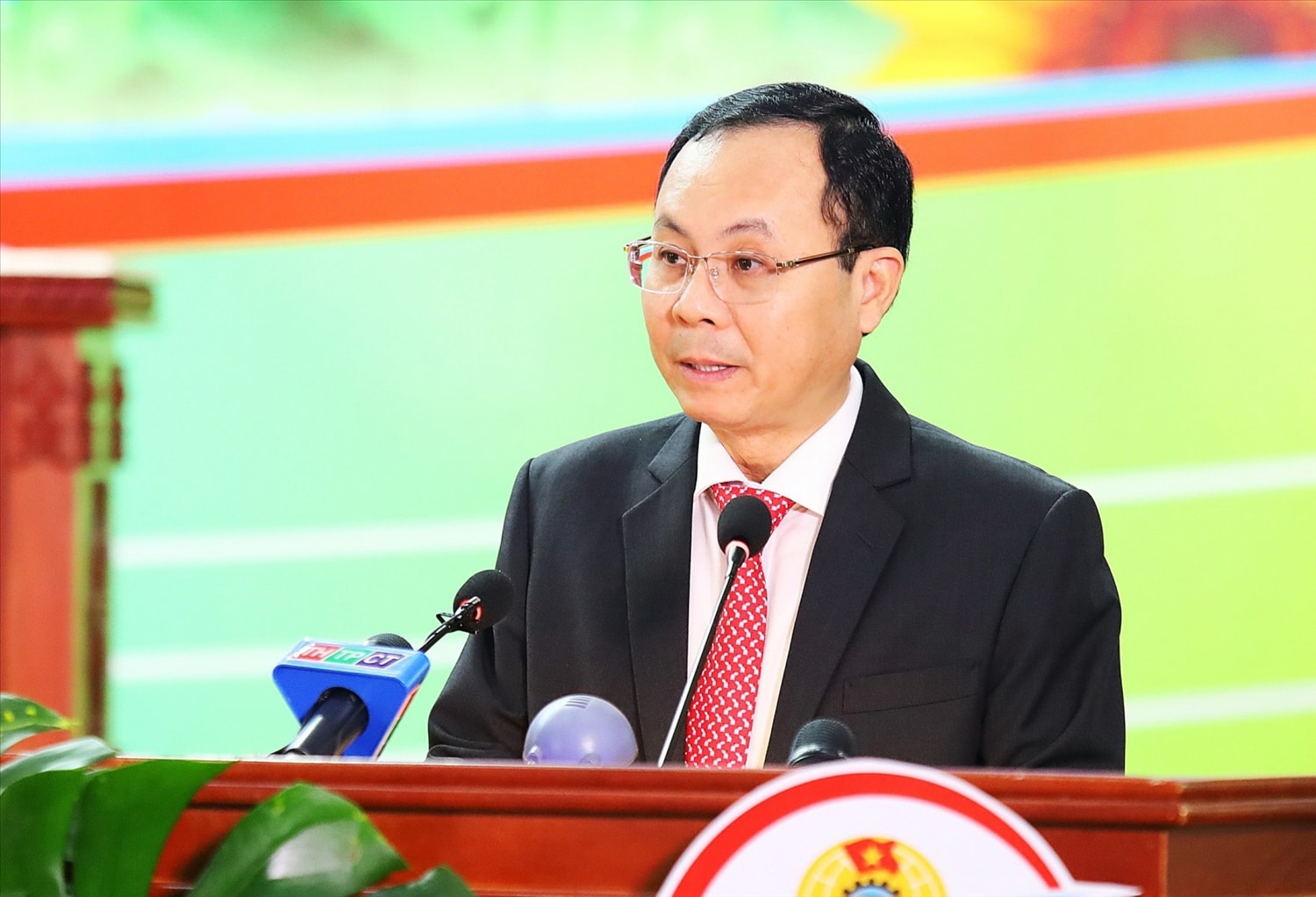 Ủy viên dự khuyết Trung ương Đảng, Bí thư Thành ủy TP Cần Thơ Nguyễn Văn Hiếu phát biểu tại Đại hội 