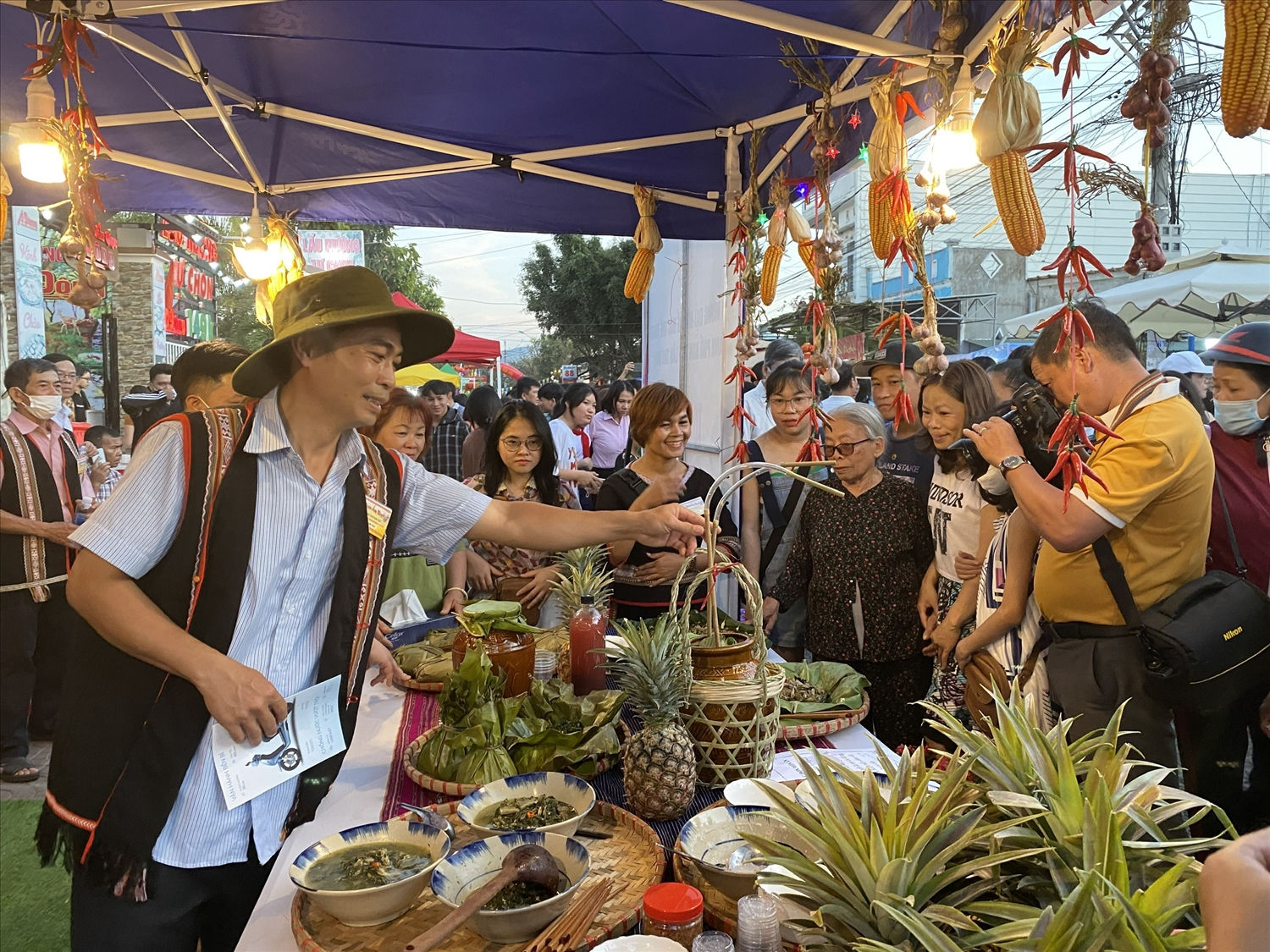 HTX Du lịch – Nông nghiệp Đăk Rơ Wa, xã Đăk Rơ Wa, thành phố Kon Tum trưng bày các sản phẩm nông nghiệp đặc trưng của địa phương HTX Du lịch – Nông nghiệp Đăk Rơ Wa, xã Đăk Rơ Wa, thành phố Kon Tum trưng bày các sản phẩm nông nghiệp đặc trưng của địa phương