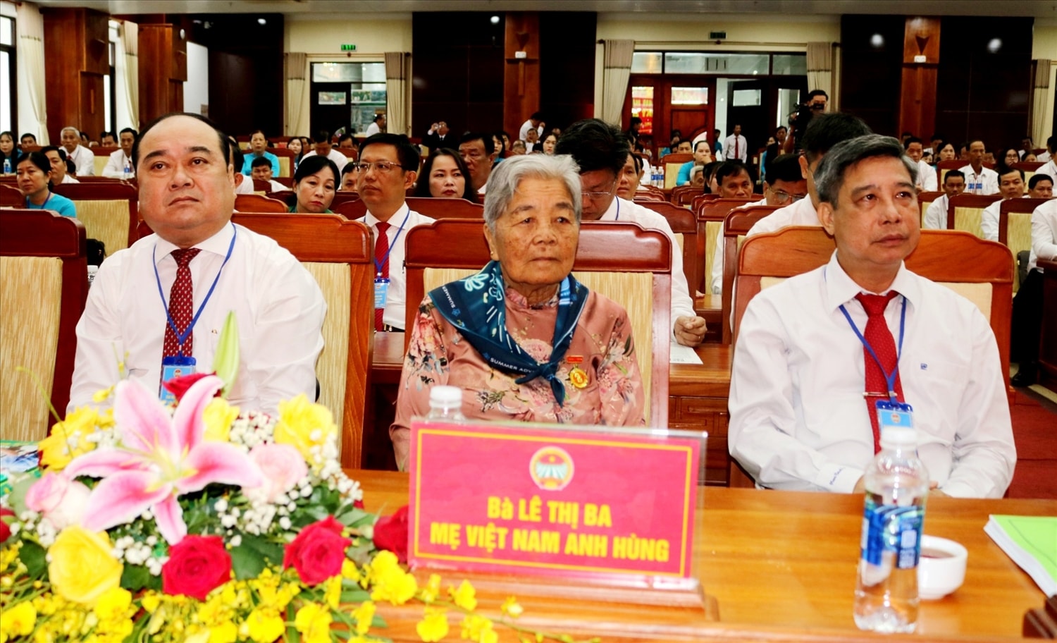Đại hội vinh dự đón tiếp Mẹ Việt Nam anh hùng Lê Thị Ba do Hội Nông dân tỉnh Hậu Giang nhận phụng dưỡng Đại hội vinh dự đón tiếp Mẹ Việt Nam anh hùng Lê Thị Ba do Hội Nông dân tỉnh Hậu Giang nhận phụng dưỡng