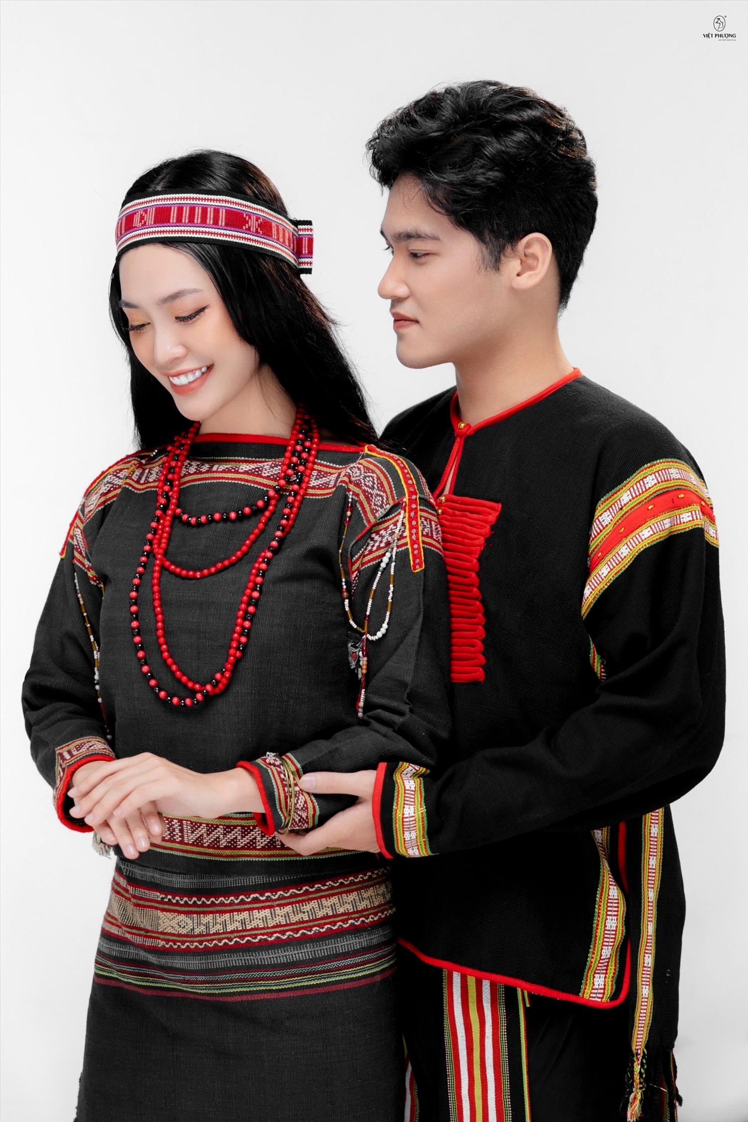 Hoa hậu Nông Thúy hằng trong trang phục truyền thống của dân tộc Ê Đê
