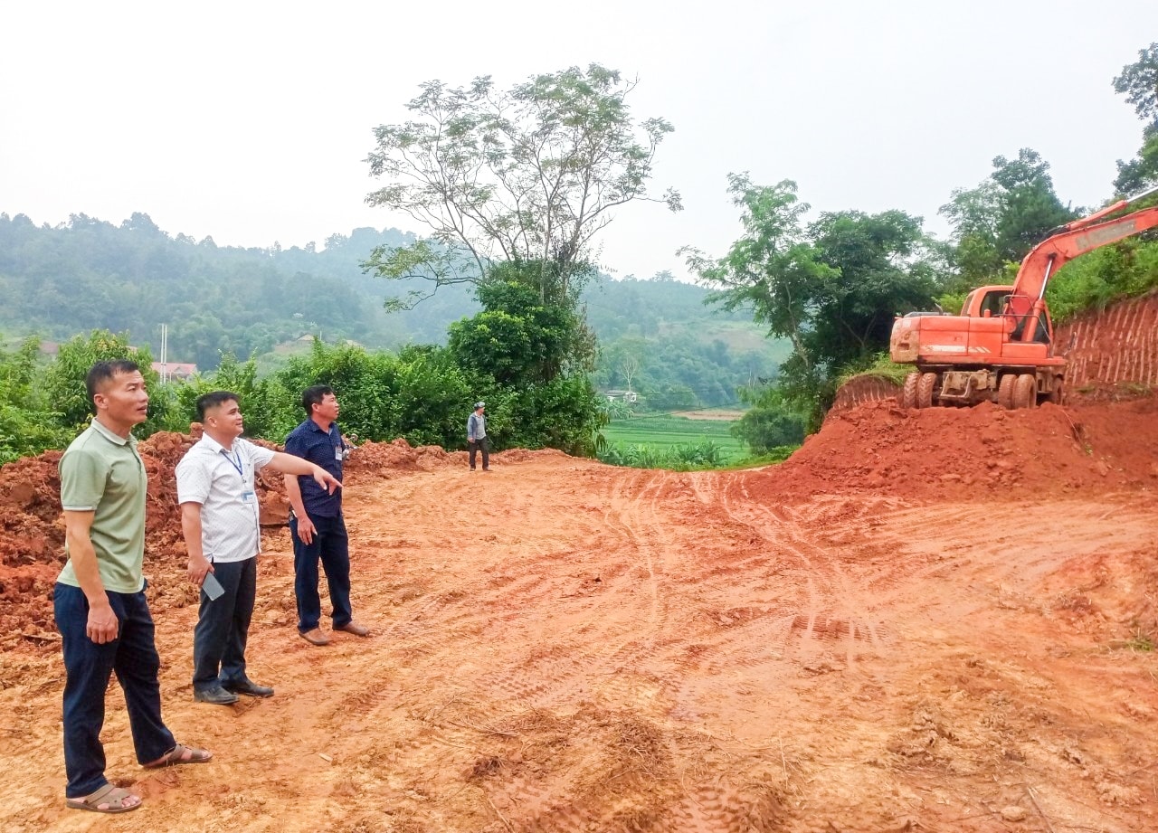 Lãnh đạo xã Bắc Thủy đi kiểm tra tiến độ san lấp mặt bằng xây dựng Trường mần non xã Bắc Thủy Lãnh đạo xã Bắc Thủy đi kiểm tra tiến độ san lấp mặt bằng xây dựng Trường mần non xã Bắc Thủy