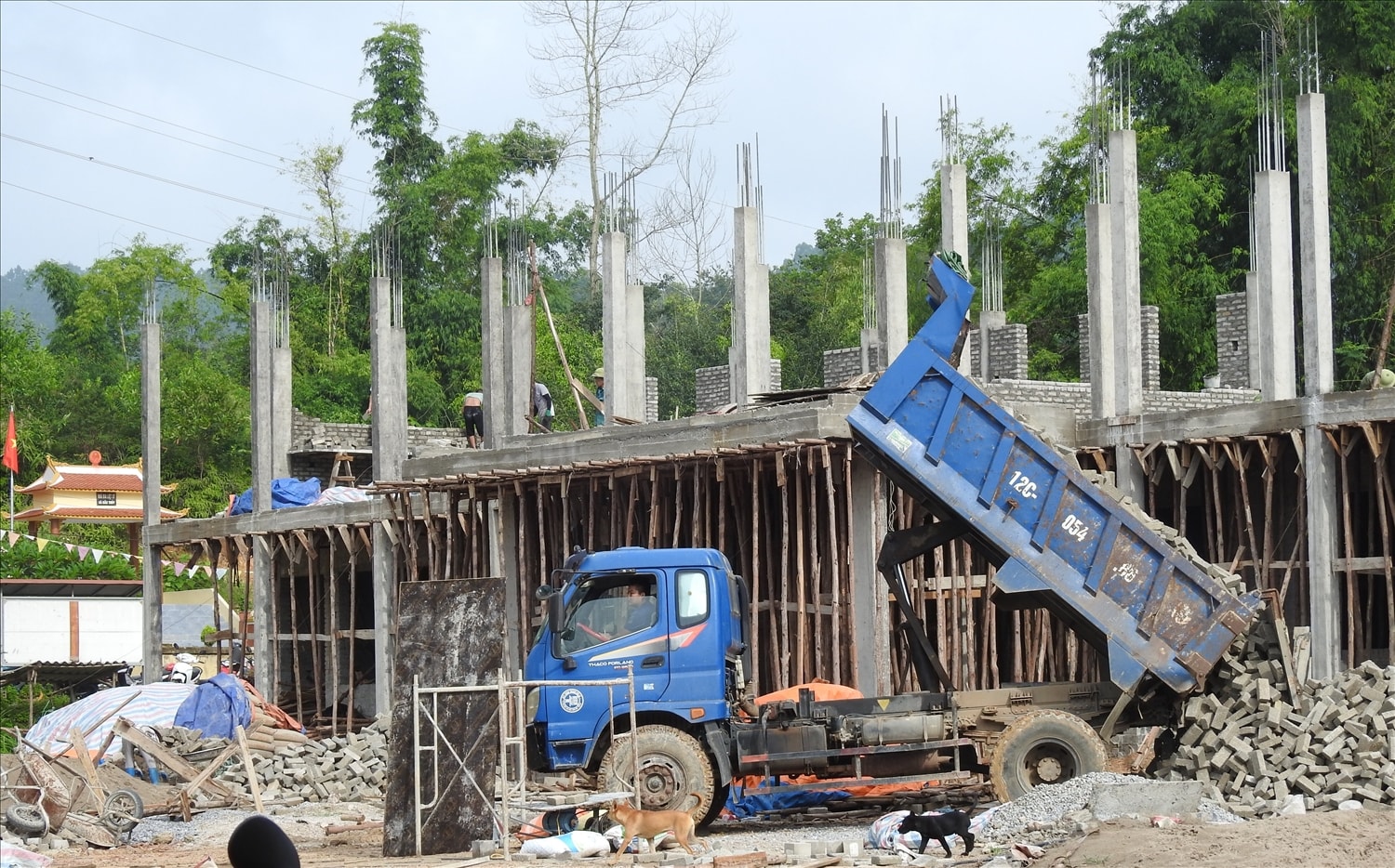 Nhiều công trình, dự án trong xã Bắc Thủy đã huy động được sức mạnh của Nhân dân, cho thấy công tác tuyên truyền, vận động của các cấp ủy, chính quyền xã Bắc Thủy đang đi đúng hướng và phát huy hiệu quả Nhiều công trình, dự án trong xã Bắc Thủy đã huy động được sức mạnh của Nhân dân, cho thấy công tác tuyên truyền, vận động của các cấp ủy, chính quyền xã Bắc Thủy đang đi đúng hướng và phát huy hiệu quả
