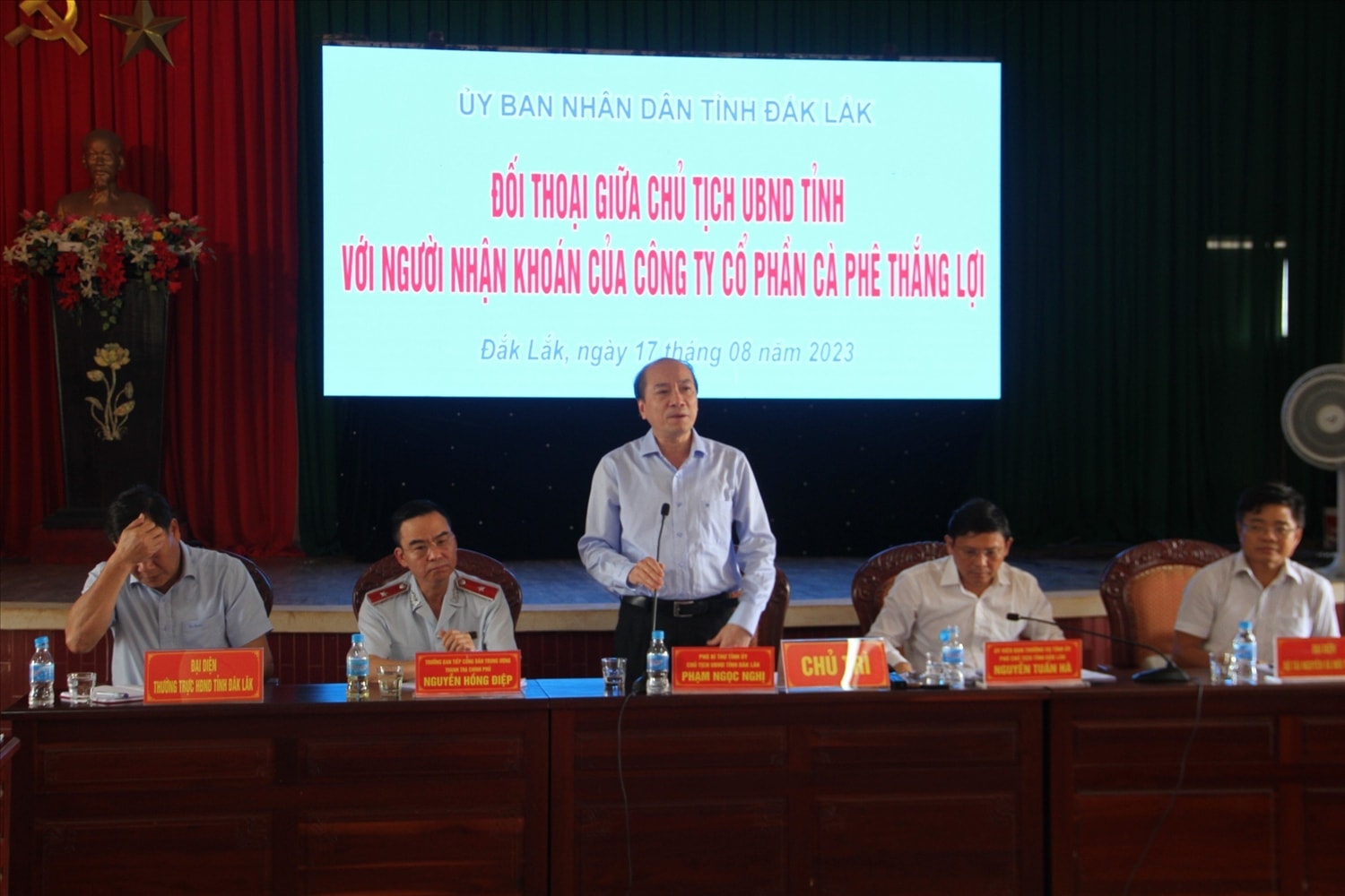 Chủ tịch UBND tỉnh Đắk Lắk Phạm Ngọc Nghị đối thoại với người dân