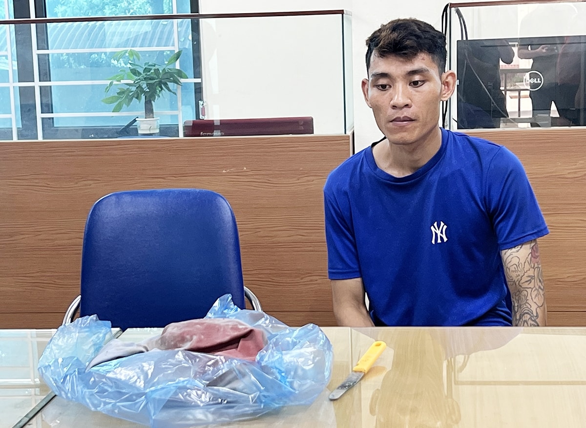 Đối tượng Phạm Văn Mạnh cùng tang vật Đối tượng Phạm Văn Mạnh cùng tang vật