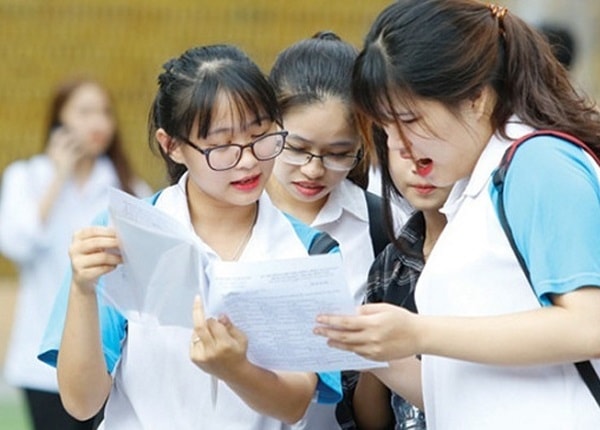 Sau khi biết điểm chuẩn đại học 2023, nếu thí sinh đã đủ điều kiện trúng tuyển, các thí sinh cần xem danh sách của trường đã có tên chưa để biết chắc chắn mình trúng tuyển vào trường không. Ảnh minh họa Sau khi biết điểm chuẩn đại học 2023, nếu thí sinh đã đủ điều kiện trúng tuyển, các thí sinh cần xem danh sách của trường đã có tên chưa để biết chắc chắn mình trúng tuyển vào trường không. Ảnh minh họa