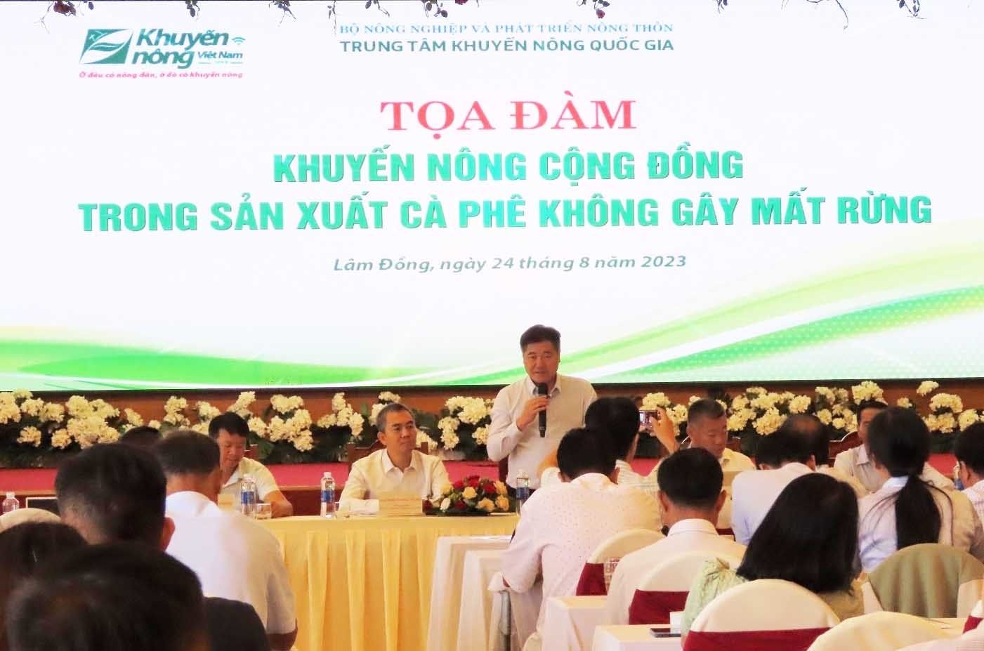 Quan cảnh tọa đàm