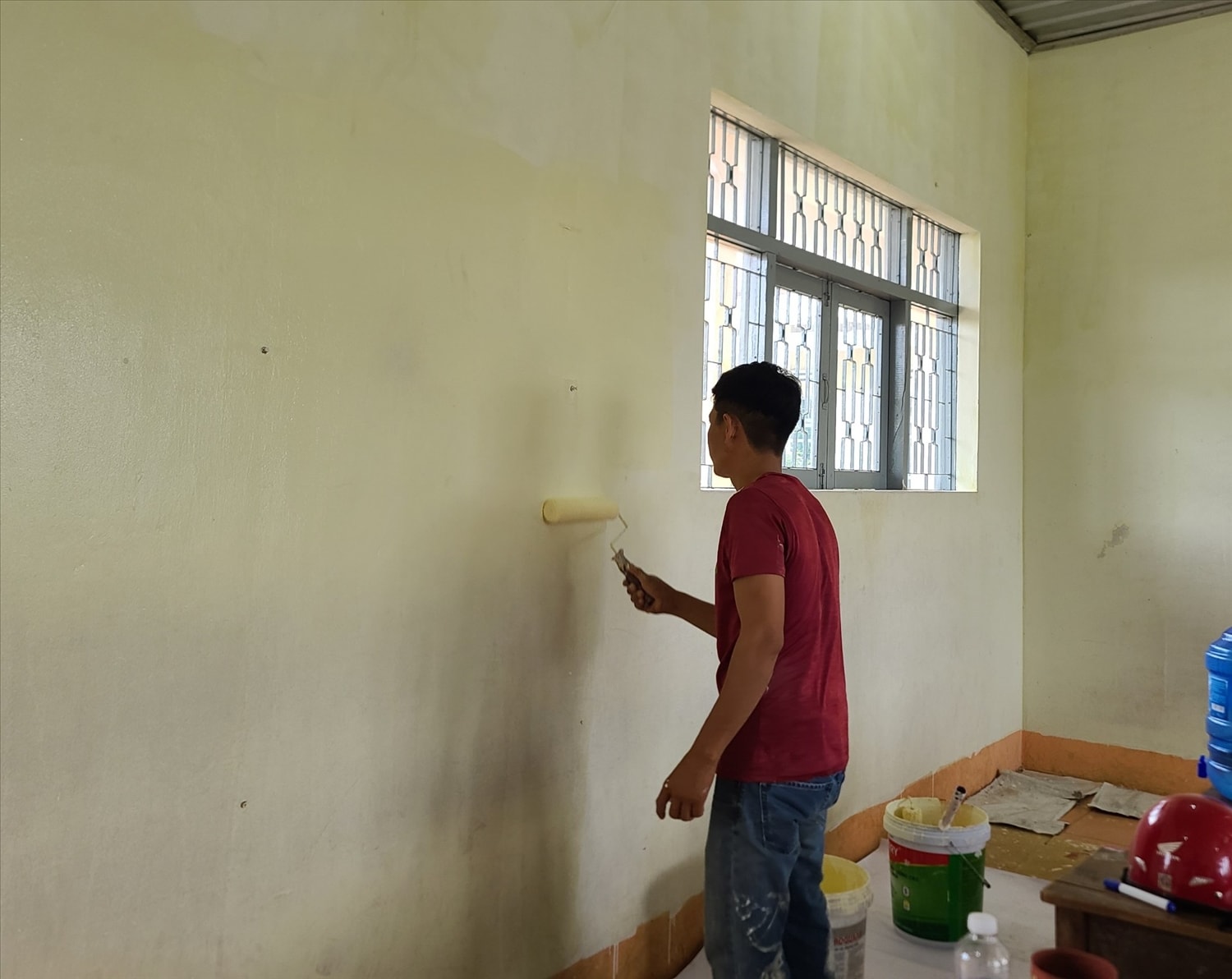 Nhà trường yêu cầu sơn sửa phòng học trước thềm năm học mới Nhà trường yêu cầu sơn sửa phòng học trước thềm năm học mới