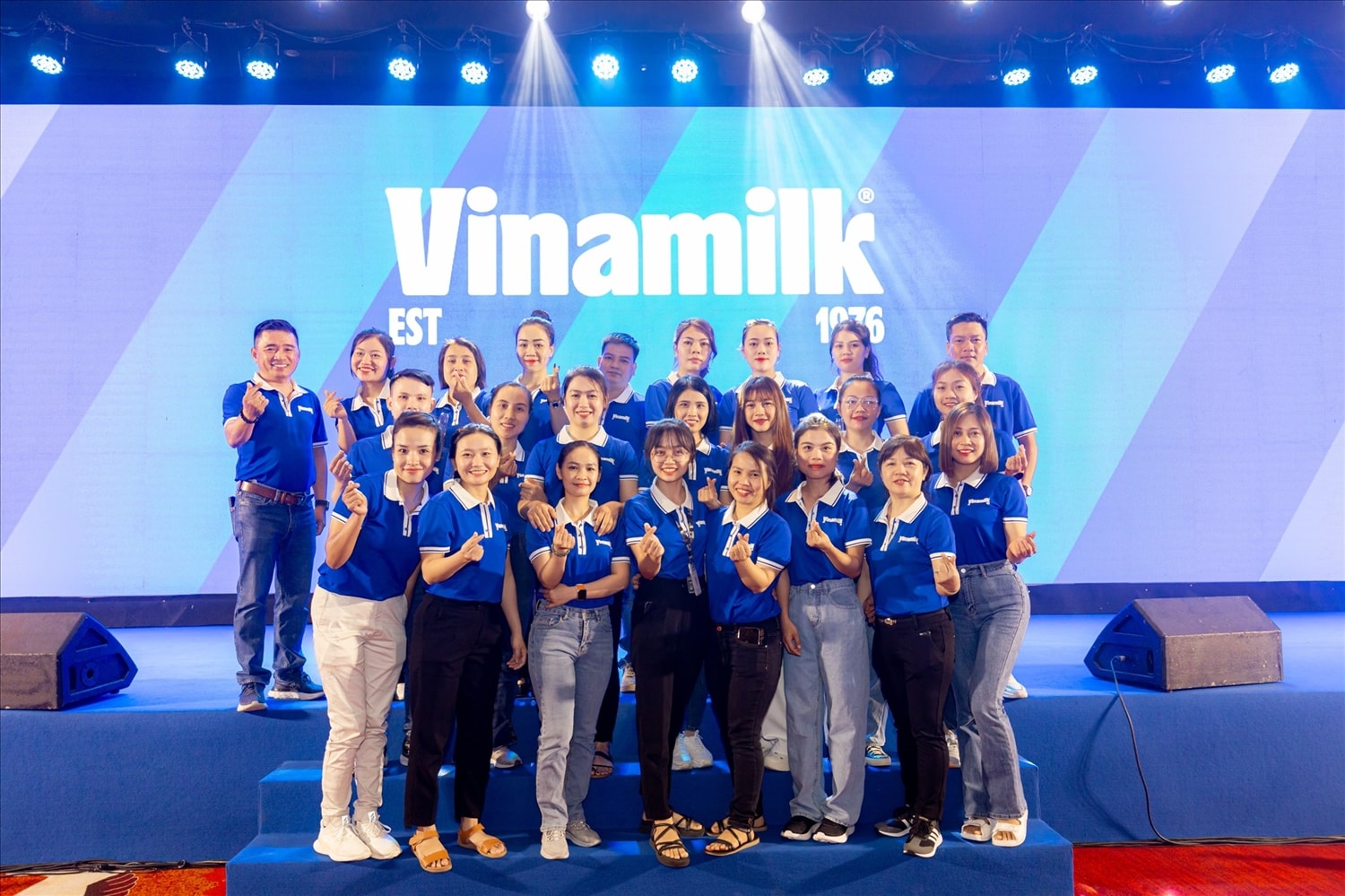 Tinh thần “quyết tâm, táo bạo, luôn là chính mình” trong văn hóa doanh nghiệp là chất xúc tác giúp kết nối nhiều thế hệ người lao động tại Vinamilk Tinh thần “quyết tâm, táo bạo, luôn là chính mình” trong văn hóa doanh nghiệp là chất xúc tác giúp kết nối nhiều thế hệ người lao động tại Vinamilk