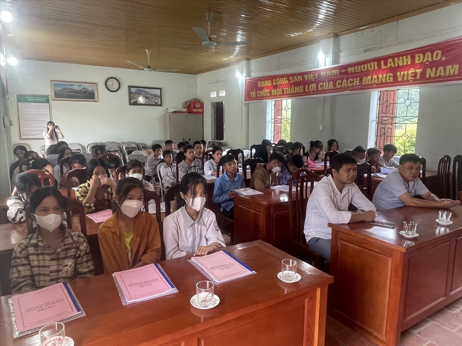 Hội nghị truyền thông giảm thiểu tình trạng TH&HNCHT tại xã Hữu Kiên (Ảnh: Văn Tầm) Hội nghị truyền thông giảm thiểu tình trạng TH&HNCHT tại xã Hữu Kiên (Ảnh: Văn Tầm)
