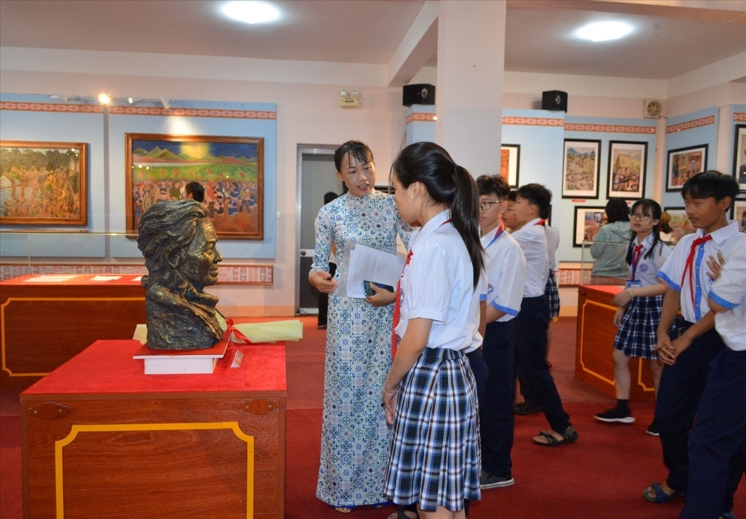 Triển lãm tranh của họa sĩ Xu Man 