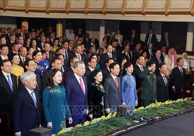 Chủ tịch nước chủ trì Lễ kỷ niệm 78 năm Quốc khánh nước Cộng hòa xã hội chủ nghĩa Việt Nam - Ảnh 2. Chủ tịch nước chủ trì Lễ kỷ niệm 78 năm Quốc khánh nước Cộng hòa xã hội chủ nghĩa Việt Nam - Ảnh 2.