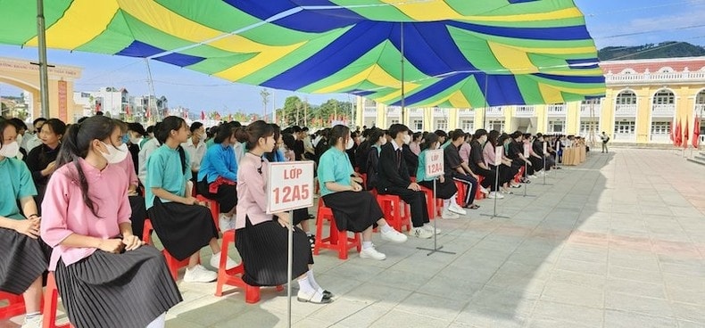 Các em học sinh Trường Trung học phổ thông Bình Liêu trong ngày khai giảng năm học mới 2023-2024 Các em học sinh Trường Trung học phổ thông Bình Liêu trong ngày khai giảng năm học mới 2023-2024