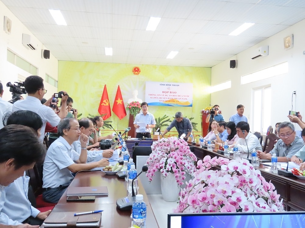 Trong những ngày qua có khá nhiều thông tin trái chiều xung quanh việc khai thác, chuyển đối hơn 600 ha đất rừng để làm hồ chứa nước Ka Pét