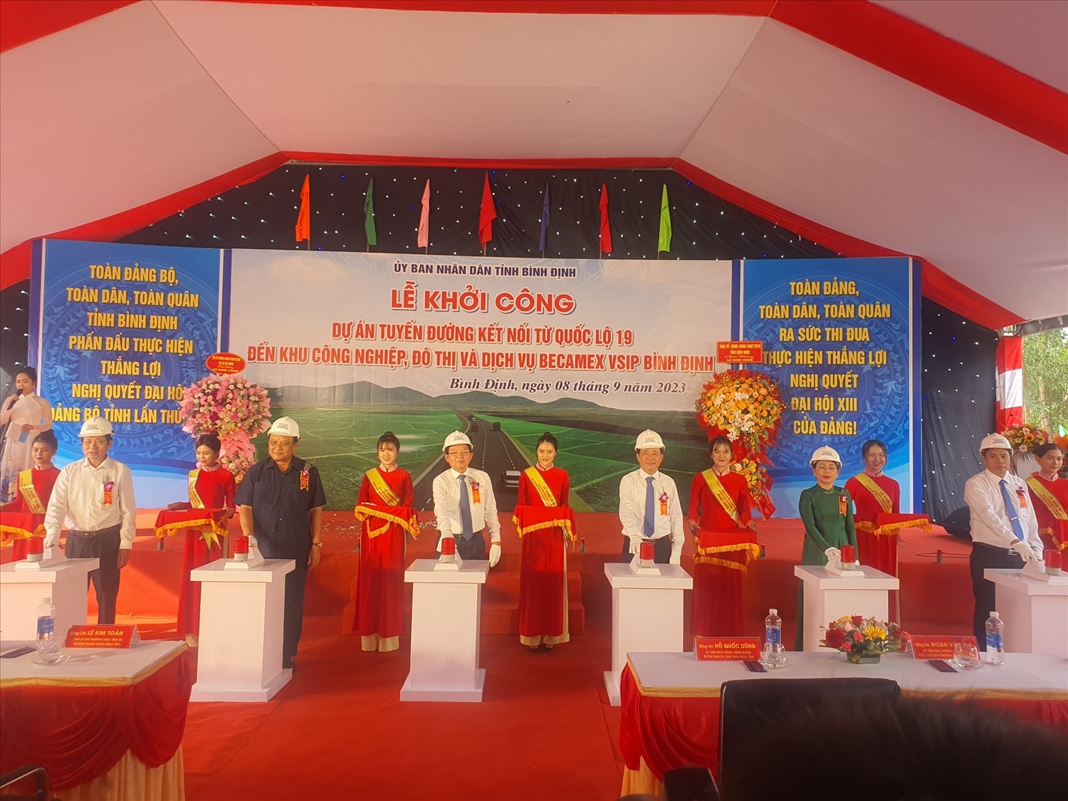  Lãnh đạo tỉnh Bình Định nhấn nút khởi công tuyến đường