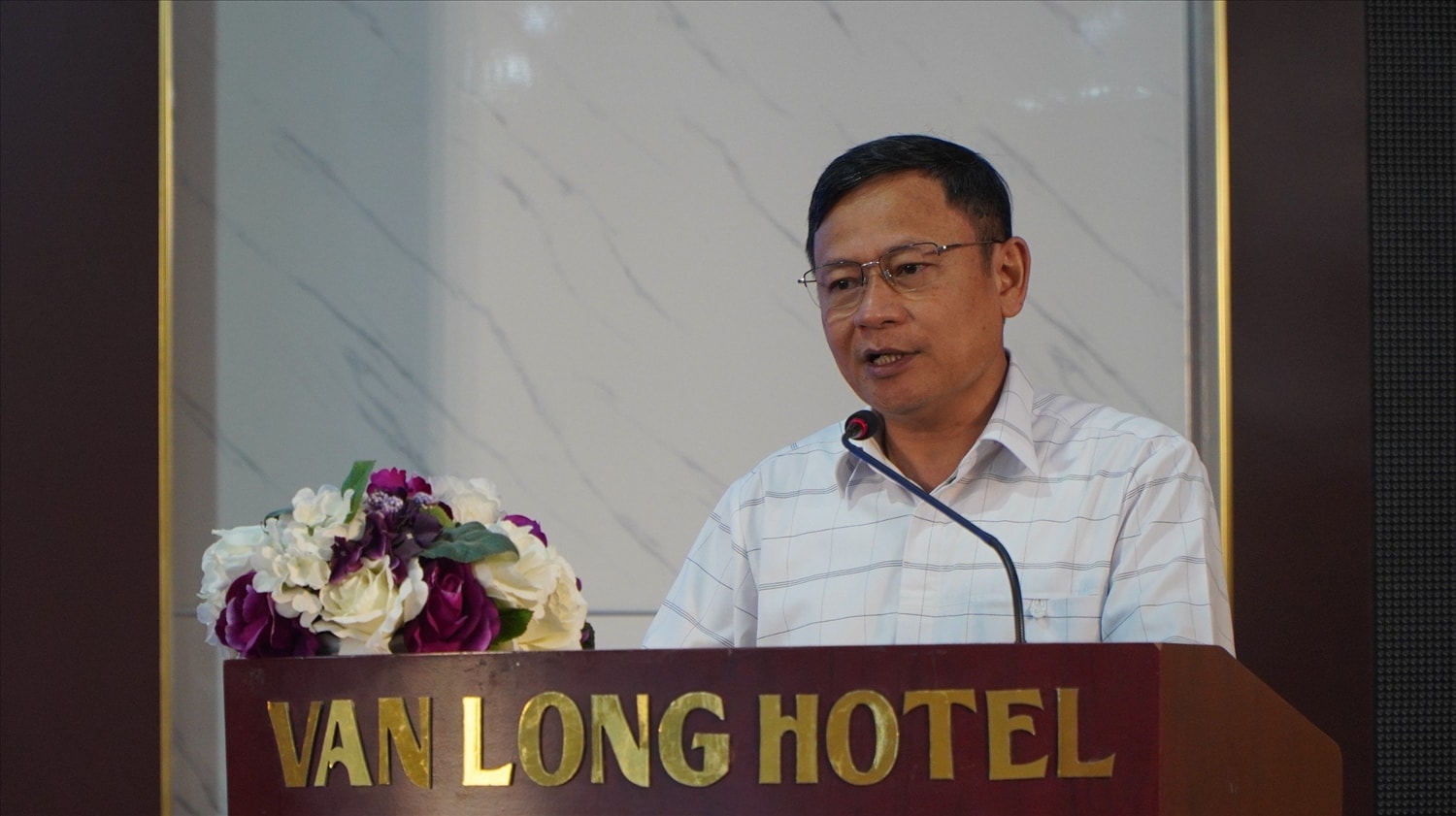 Ông Nhữ Văn Cẩn, Phó Cục trưởng Cục Thủy sản phát biểu tại Hội nghị Ông Nhữ Văn Cẩn, Phó Cục trưởng Cục Thủy sản phát biểu tại Hội nghị