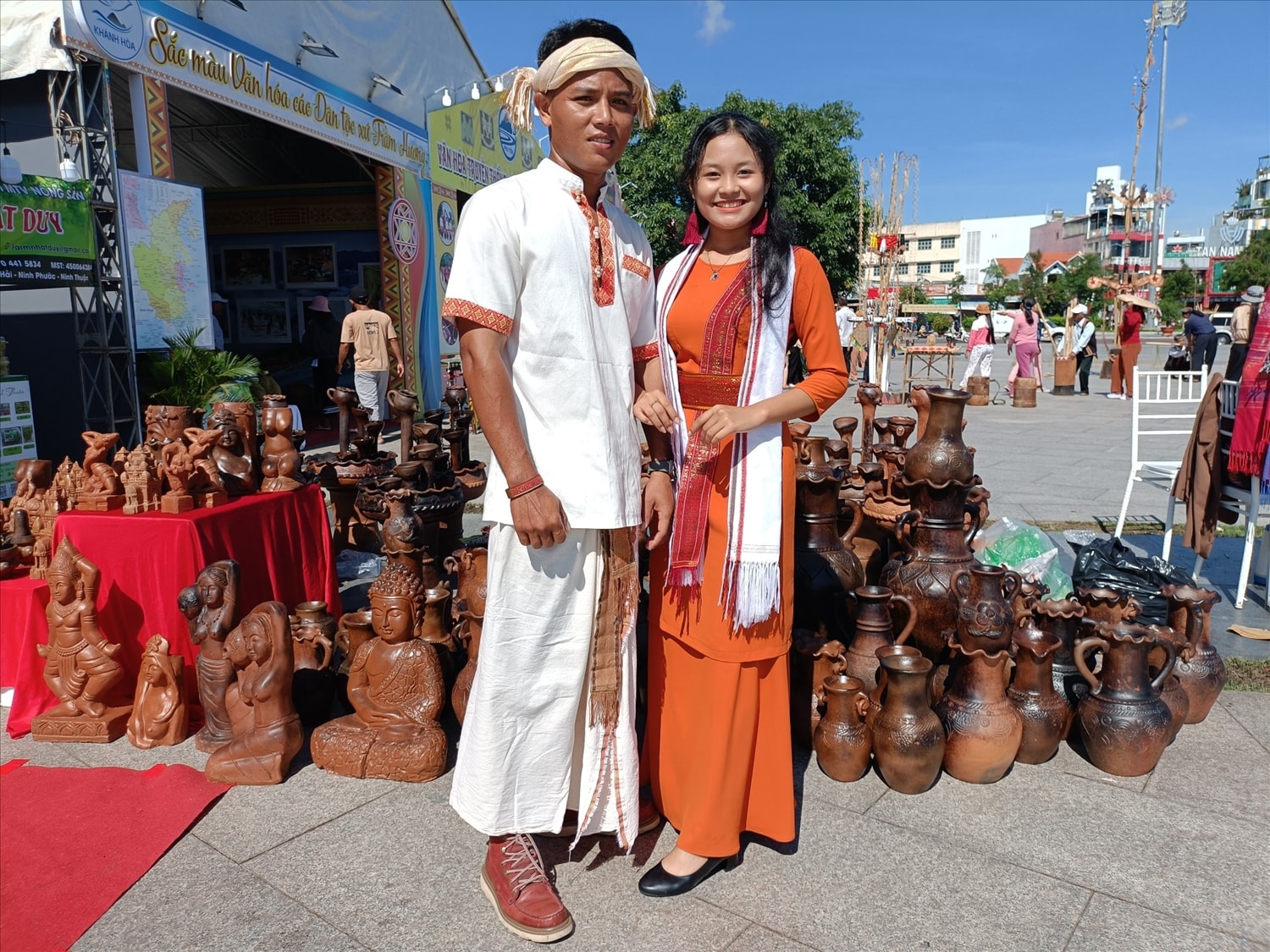 Trang phục của dân tộc Chăm Bàlamôn, tỉnh Ninh Thuận