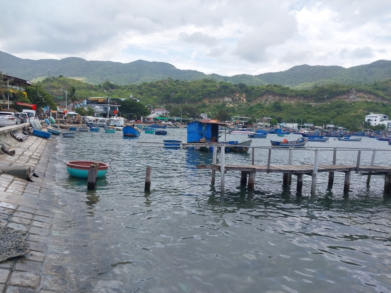 Bến tàu du lịch Vĩnh Hy Discovery của Công ty TNHH du lịch Vĩnh Hy Discovery đã dừng hoạt động