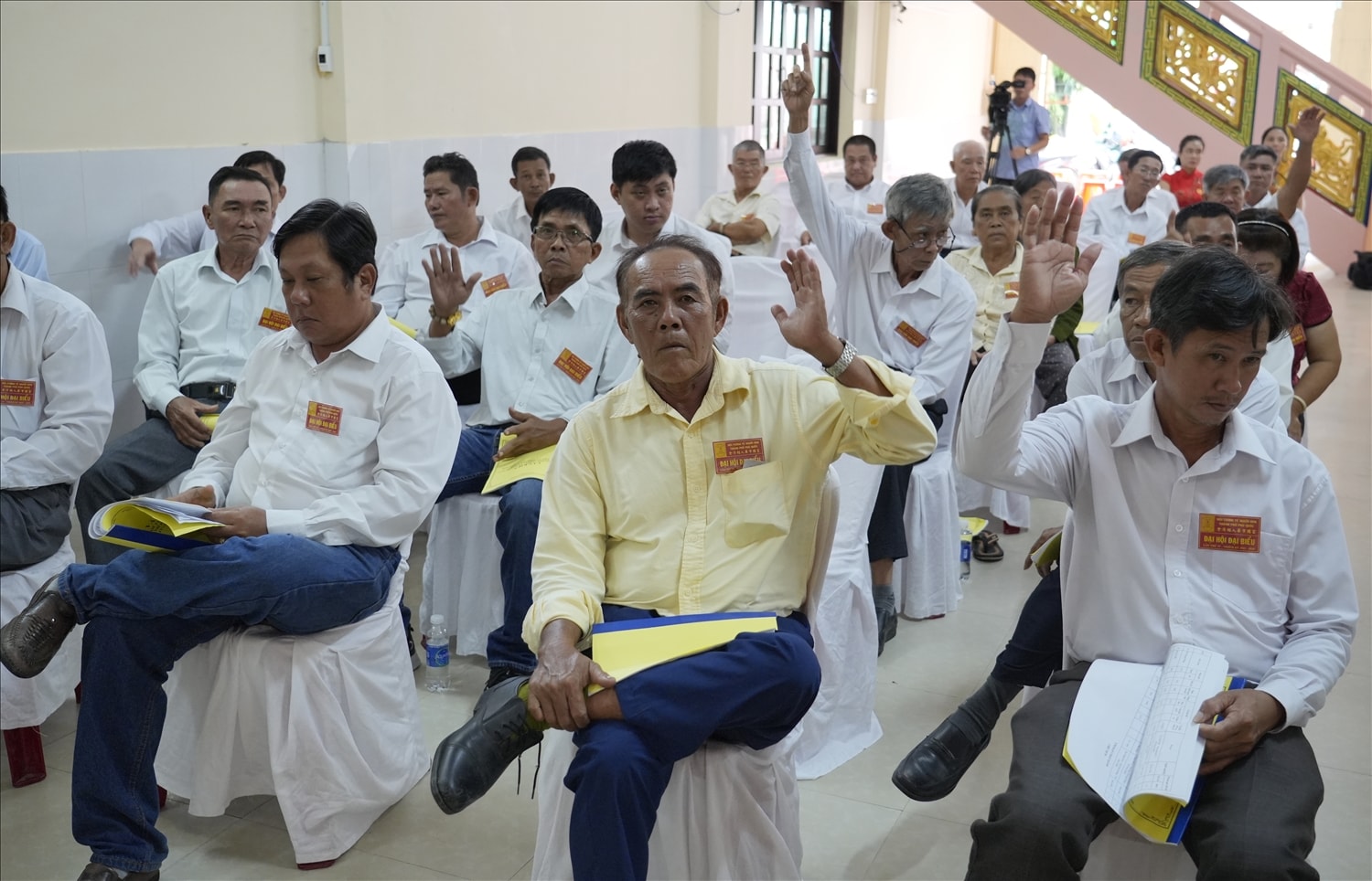 Các đại biểu đã thống nhất 100% tín nhiệm bầu ông Ngô Vũ Hiệp tái đắc cử làm Chủ tịch hội Tương tế người Hoa TP. Phú Quốc nhiệm kỳ 2023 -2028