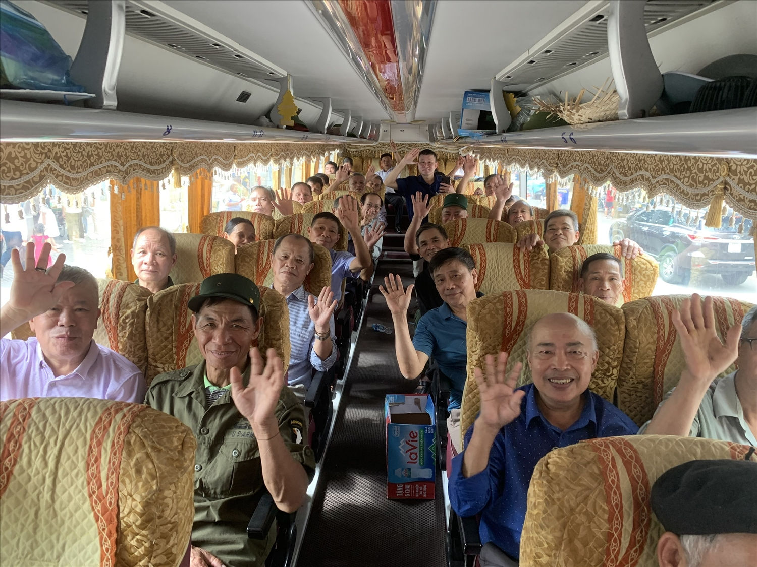 Niềm vui của Người có uy tín tỉnh Yên Bái khi được về Hà Nội và vào Lăng viếng Bác