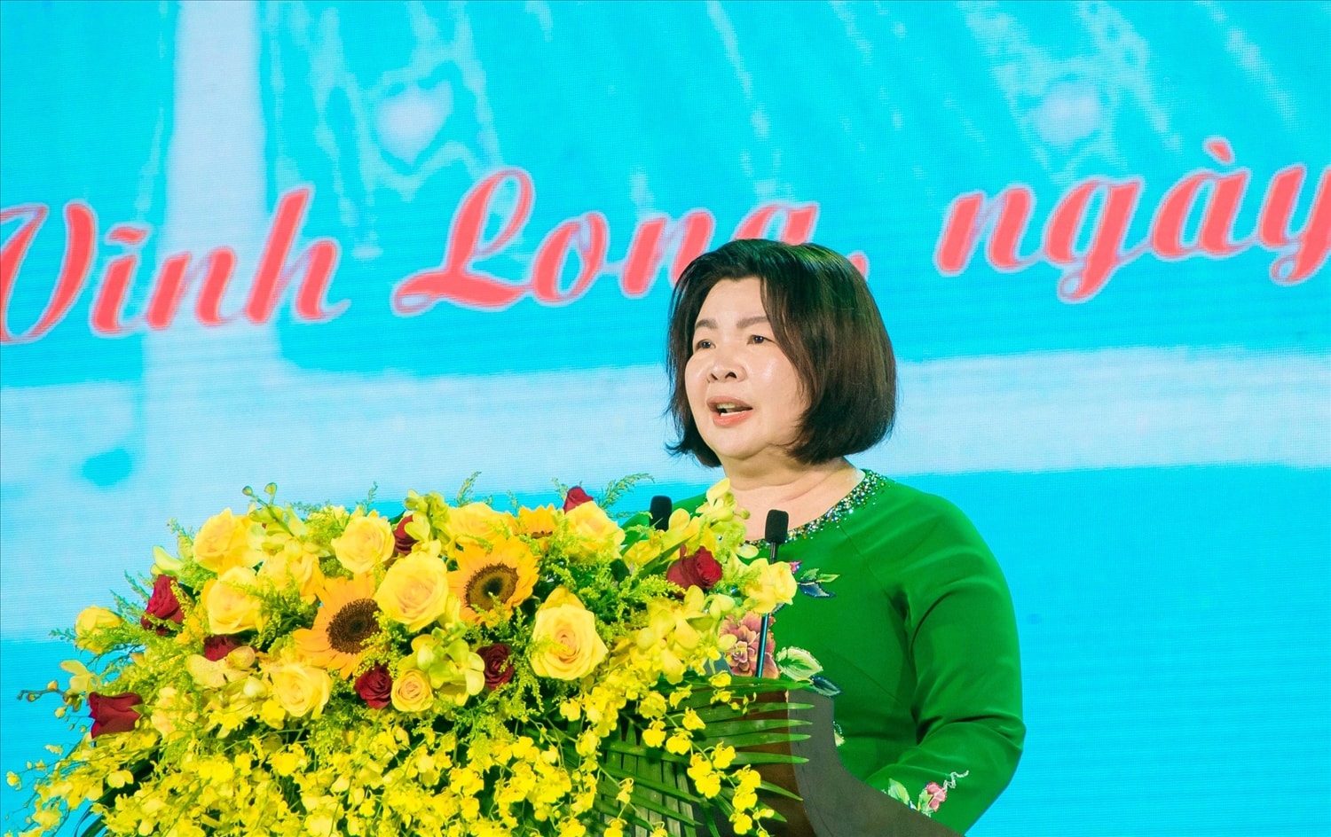 Bà Cao Xuân Thu Vân - Phó Chủ tịch Ban Chấp hành Trung ương Hội Nông dân Việt Nam phát biểu chào mừng Festival Bà Cao Xuân Thu Vân - Phó Chủ tịch Ban Chấp hành Trung ương Hội Nông dân Việt Nam phát biểu chào mừng Festival