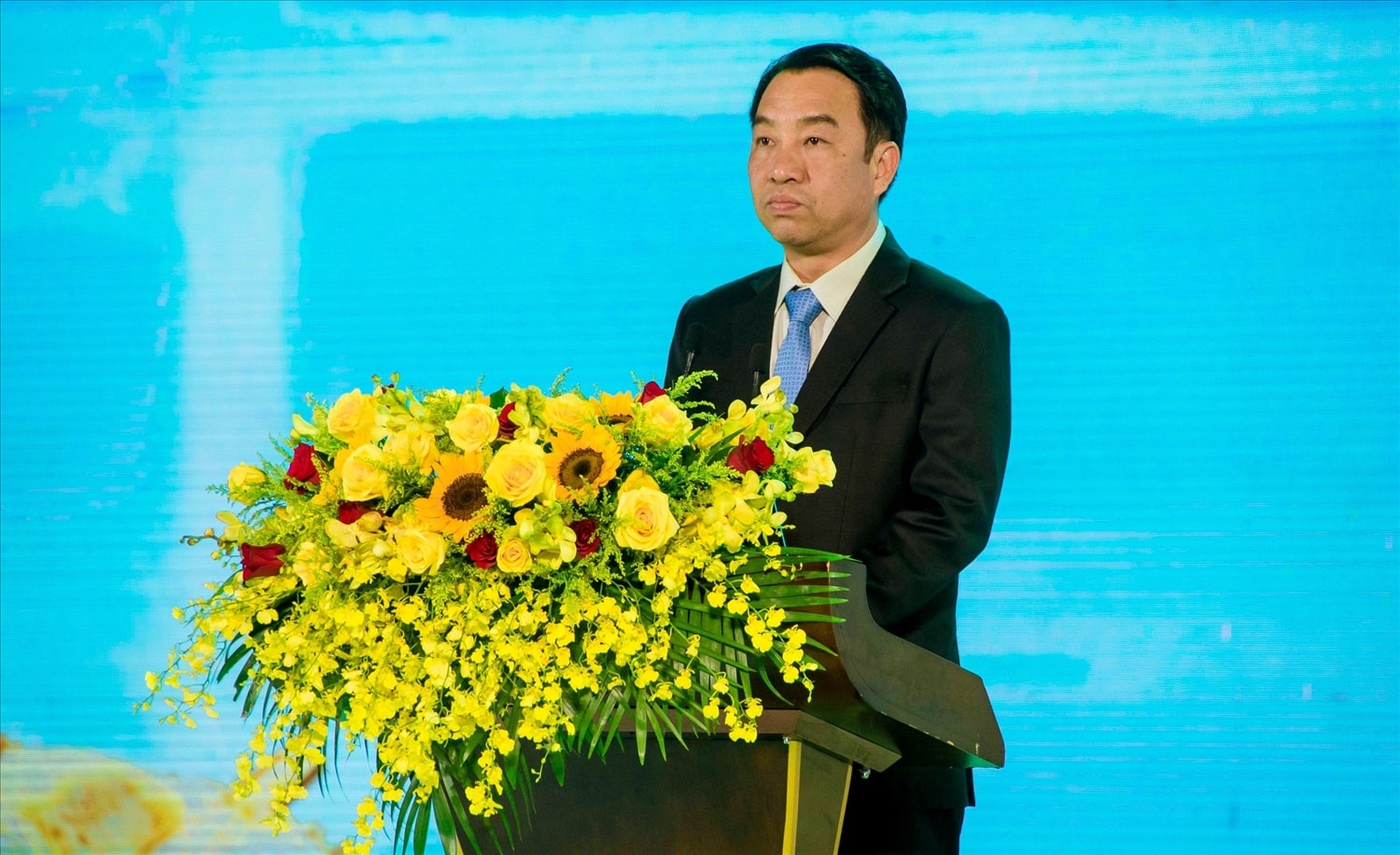 Ông Lữ Quang Ngời - Chủ tịch UBND tỉnh Vĩnh Long phát biểu Khai mạc Festival Nông sản Việt Nam - Vĩnh Long năm 2023 Ông Lữ Quang Ngời - Chủ tịch UBND tỉnh Vĩnh Long phát biểu Khai mạc Festival Nông sản Việt Nam - Vĩnh Long năm 2023