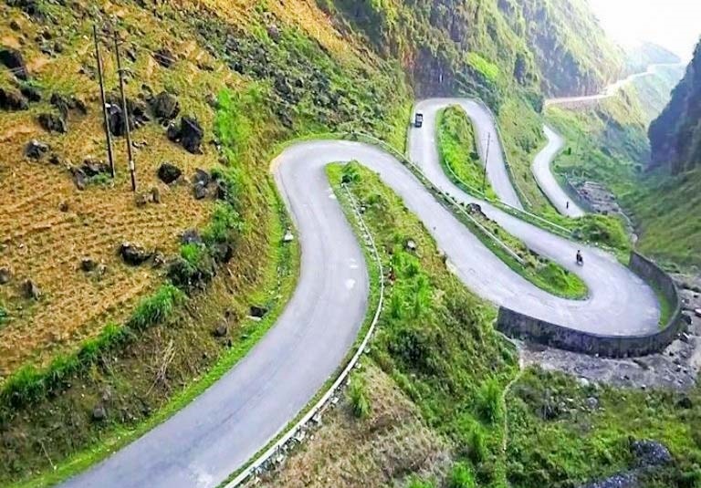 Những khúc cua trên hành trình vào Xín Mần