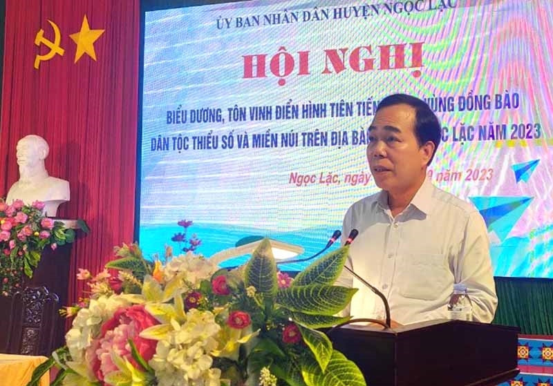 Ông Cầm Bá Tường - Phó Trưởng ban Dân tộc Thanh Hóa phát biểu tại Hội nghị