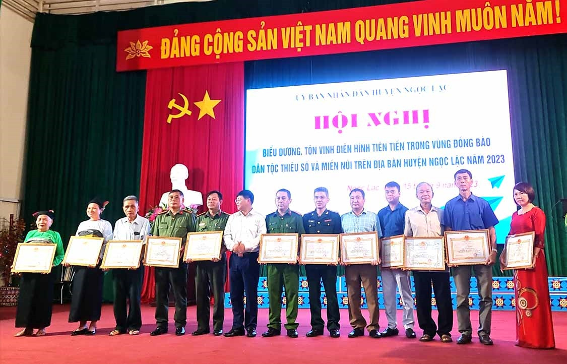 Các  cá nhân được Chủ tịch UBND huyện Ngọc Lặc tặng Giấy khen vì đã có thành tích tiêu biểu, điển hình tiên tiến trong vùng đồng bào DTTS và miền núi huyện Ngọc Lặc năm 2023