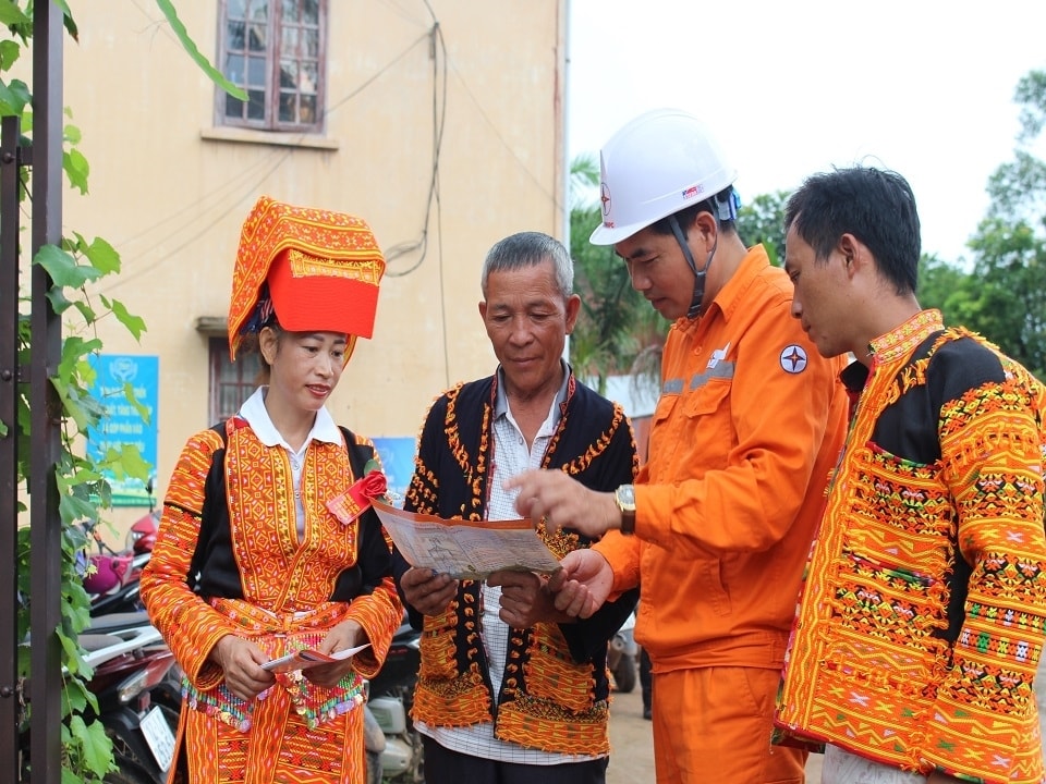 Công ty Điện lực Lạng Sơn đẩy mạnh công tác tuyên truyền an toàn điện trong dân Công ty Điện lực Lạng Sơn đẩy mạnh công tác tuyên truyền an toàn điện trong dân