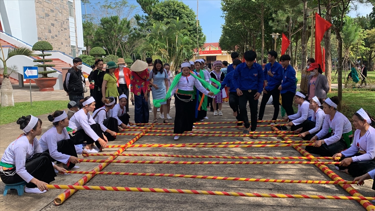Nhảy sạp - nét đẹp văn hóa trong đời sống văn hóa, tinh thần của đồng bào dân tộc Mường được gìn giữ trên quê hương mới Gia Lai