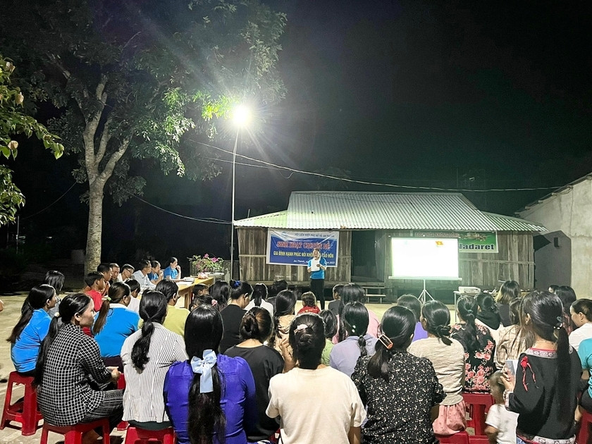 Hội Liên hiệp phụ nữ huyện Đak Pơ tổ chức sinh hoạt chuyên đề “Gia đình hạnh phúc nói không với tảo hôn”
