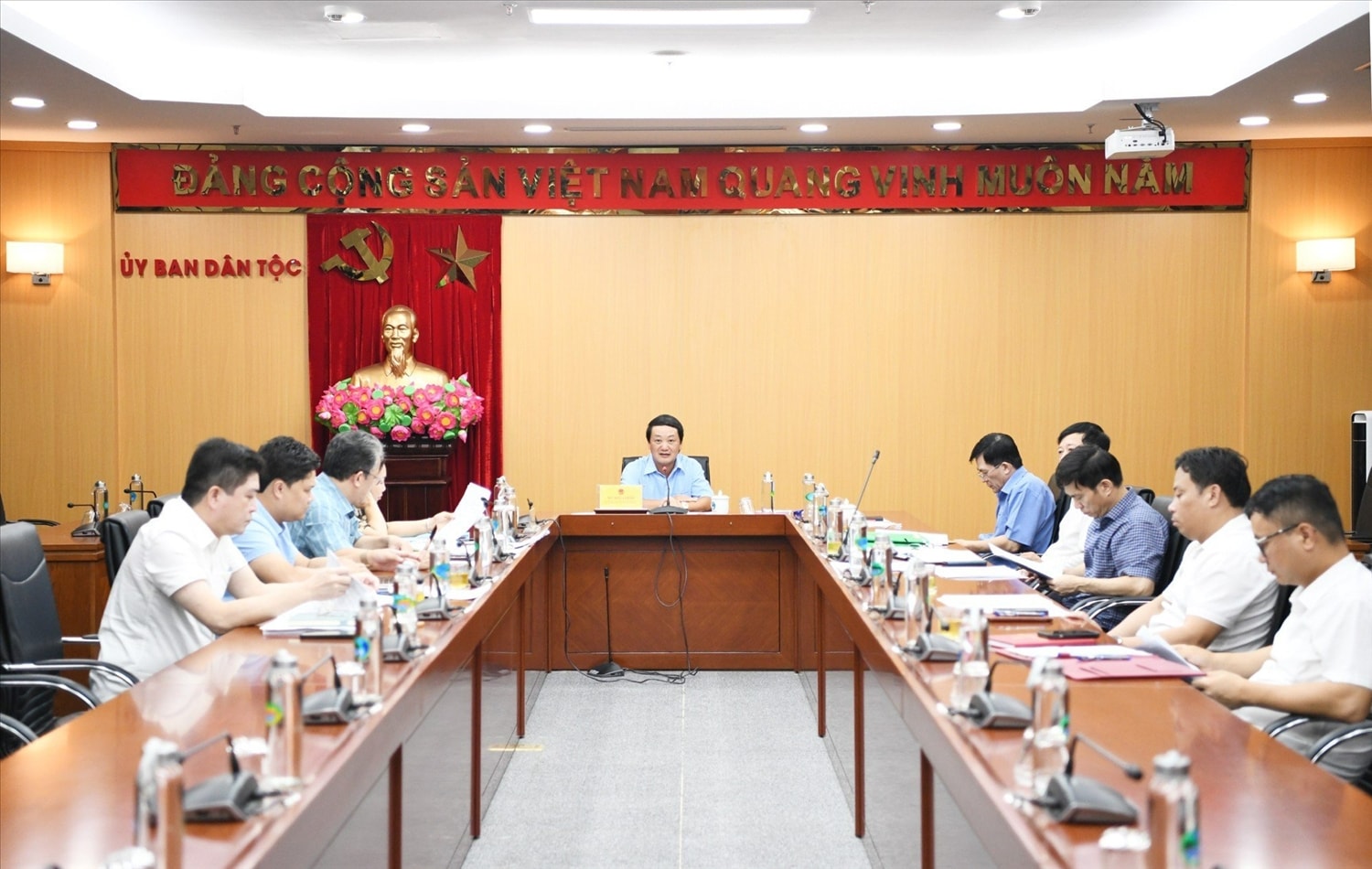 Bộ trưởng, Chủ nhiệm Hầu A Lềnh chủ trì cuộc họp giao ban Lãnh đạo Ủy ban Bộ trưởng, Chủ nhiệm Hầu A Lềnh chủ trì cuộc họp giao ban Lãnh đạo Ủy ban