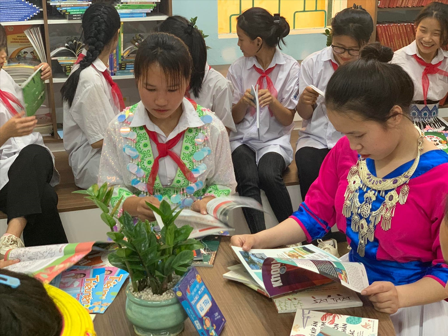 100% học sinh dân tộc bán trú và nội trú phải được tuyên truyền về bình đẳng giới