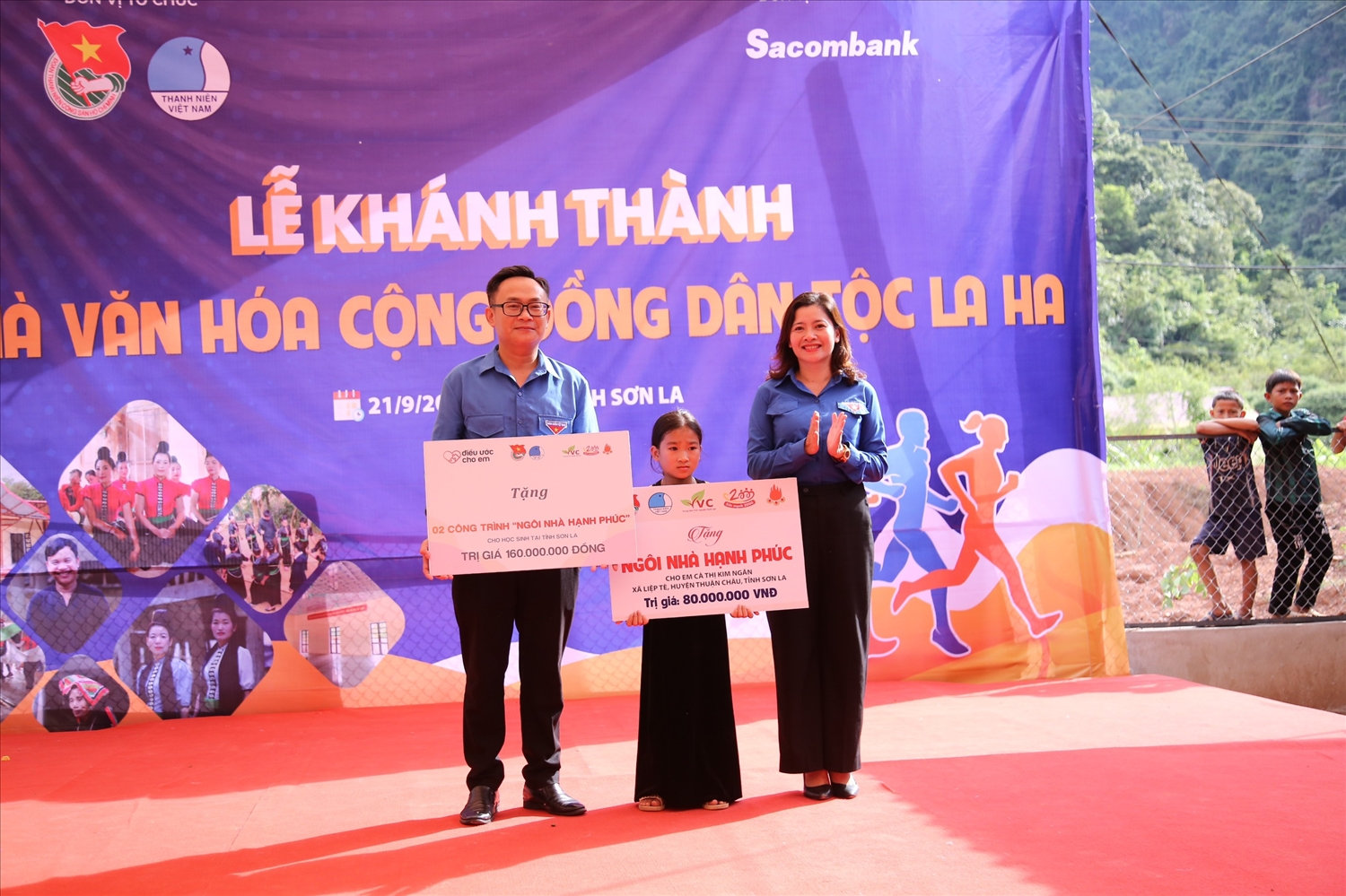 Tại Chương trình, Ban tổ chức đã trao biển tượng trưng hỗ trợ xây dựng 07 công trình “Trường đẹp cho em”; 03 công trình “Ngôi Nhà Hạnh Phúc” cho trẻ em mồ côi có hoàn cảnh khó khăn