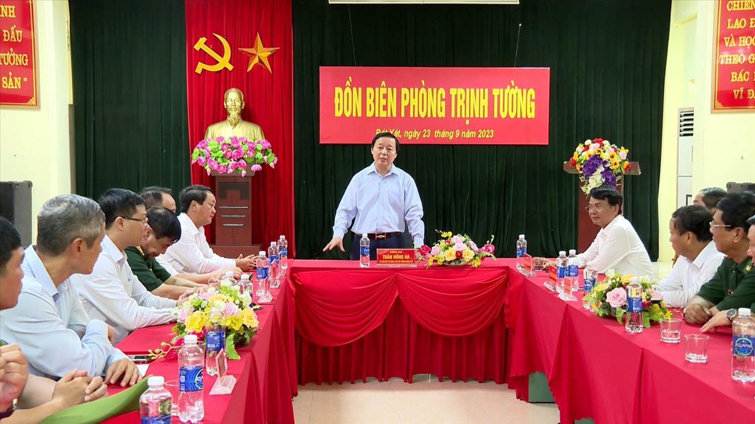 Phó Thủ tướng Trần Hồng Hà thăm, động viên cán bộ, chiến sỹ Đồn Biên phòng Trịnh Tường Phó Thủ tướng Trần Hồng Hà thăm, động viên cán bộ, chiến sỹ Đồn Biên phòng Trịnh Tường