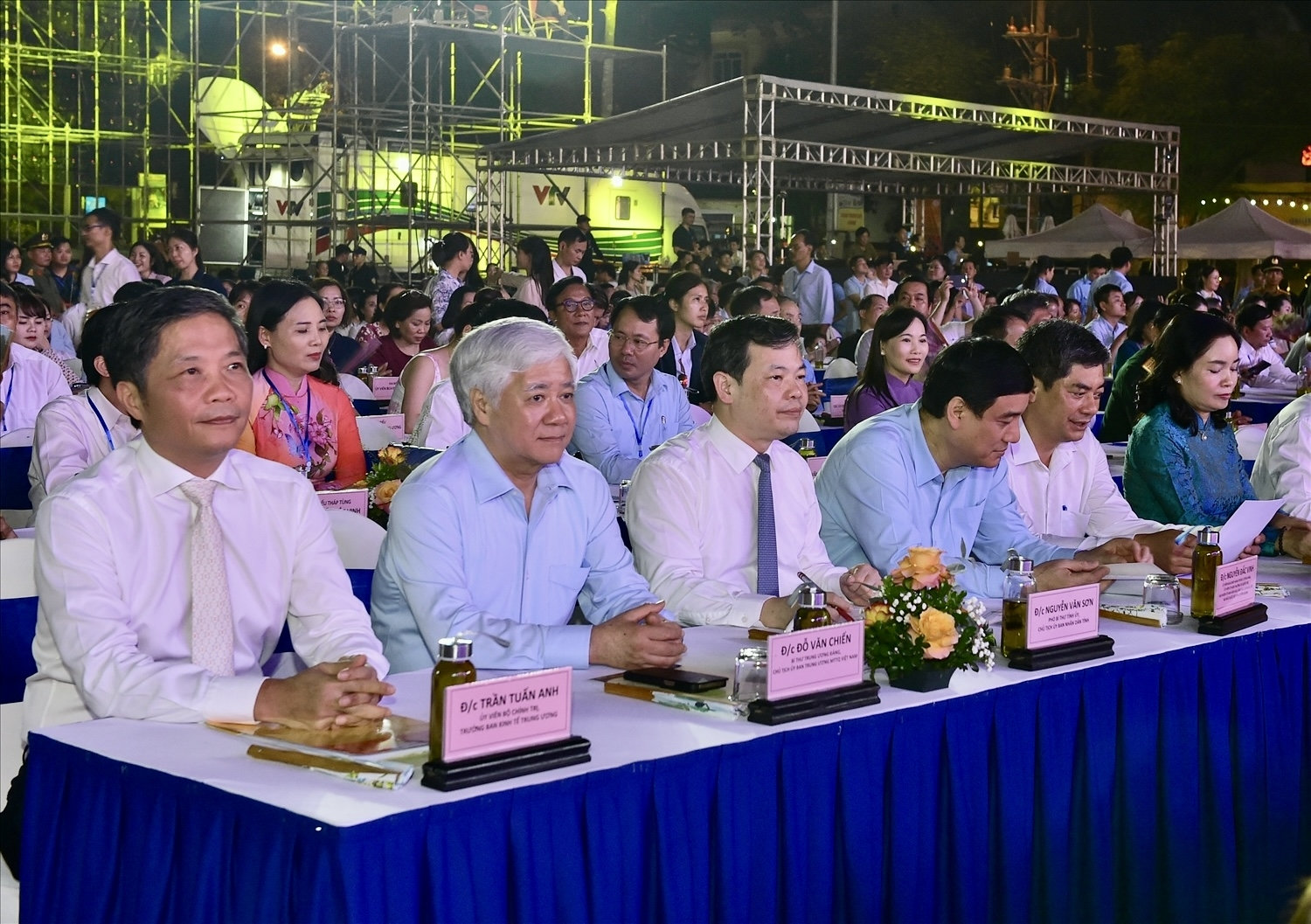 Các đại biểu tham dự Lễ hội