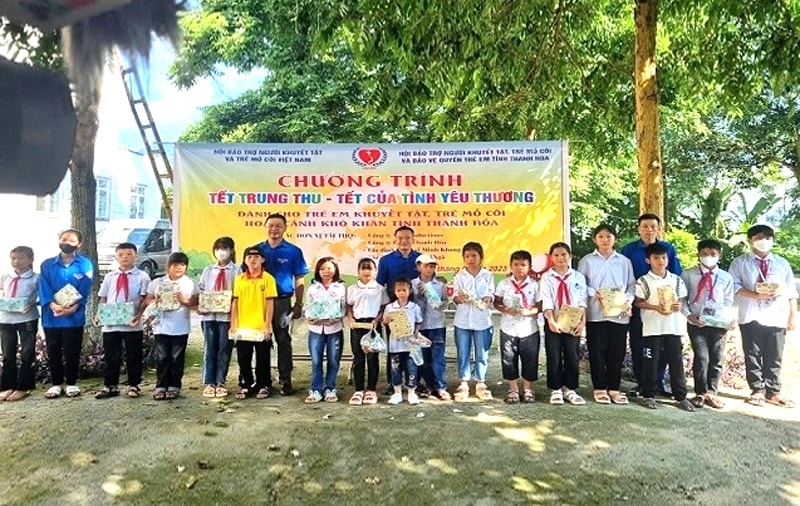 Những phần quà ý nghĩa dành cho các em sau khi kết thúc buổi giao lưu Những phần quà ý nghĩa dành cho các em sau khi kết thúc buổi giao lưu