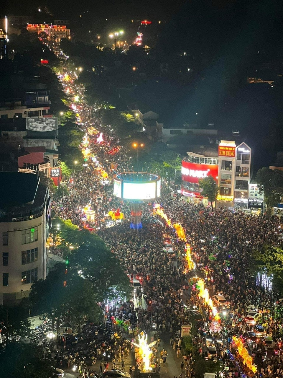 Có hàng triệu người tham gia đêm hội