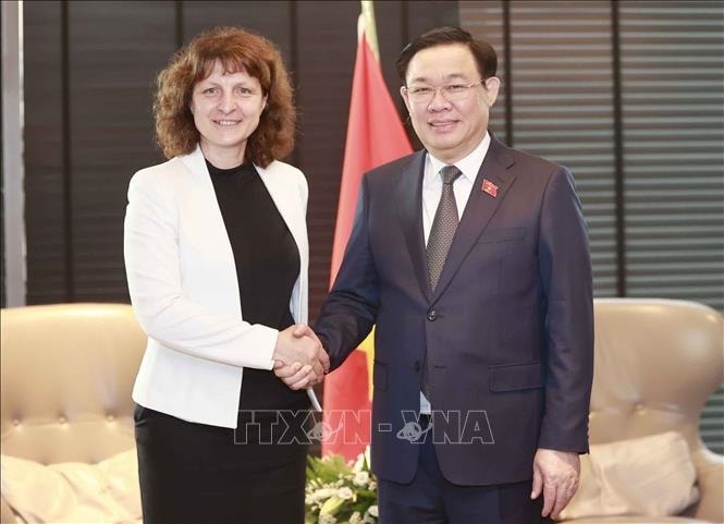 Chủ tịch Quốc hội Vương Đình Huệ tiếp bà Krasimira Vandeva, Giám đốc điều hành Tập đoàn DSV đại diện tại Bulgaria. Ảnh: Doãn Tấn/TTXVN